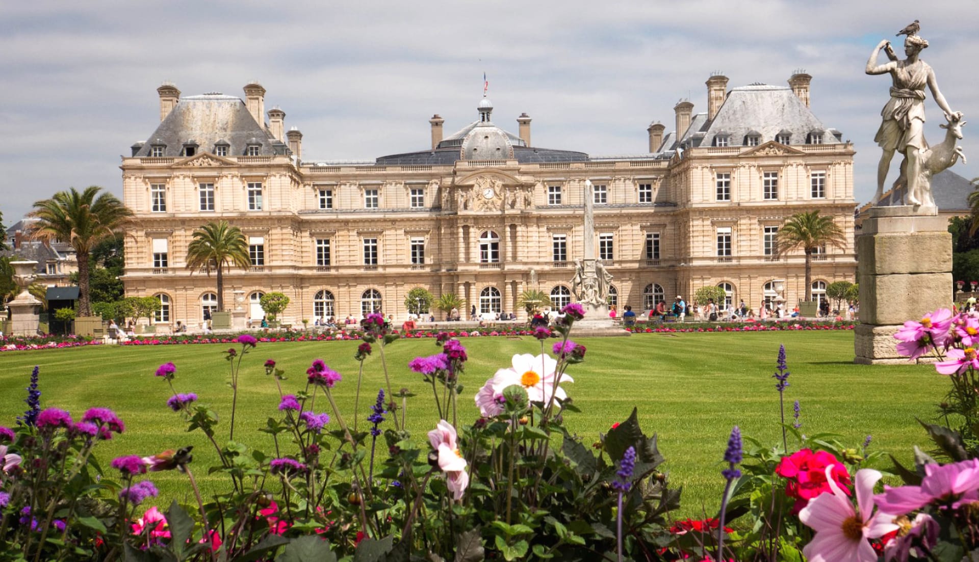 Luxembourg Palace at 1024 x 1024 iPad size wallpapers HD quality