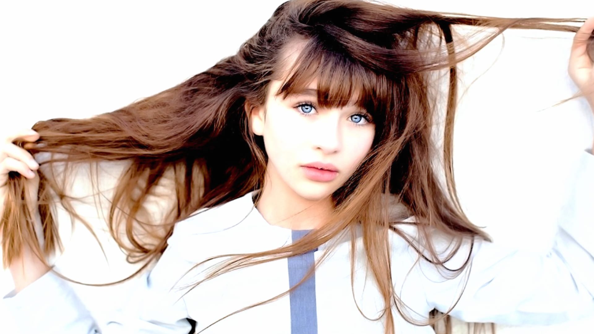Malina Weissman at 750 x 1334 iPhone 6 size wallpapers HD quality
