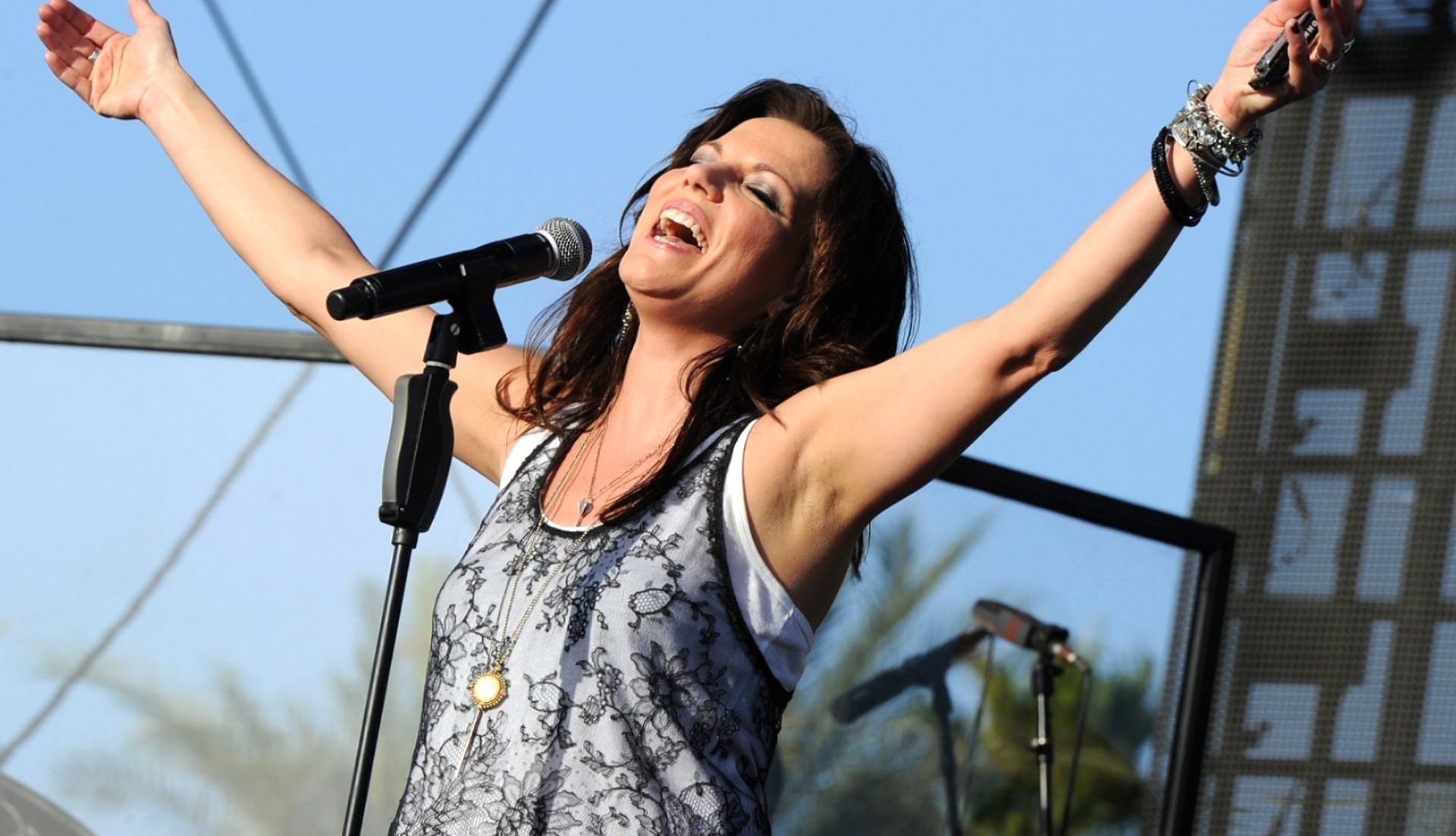 Martina Mcbride at 1152 x 864 size wallpapers HD quality