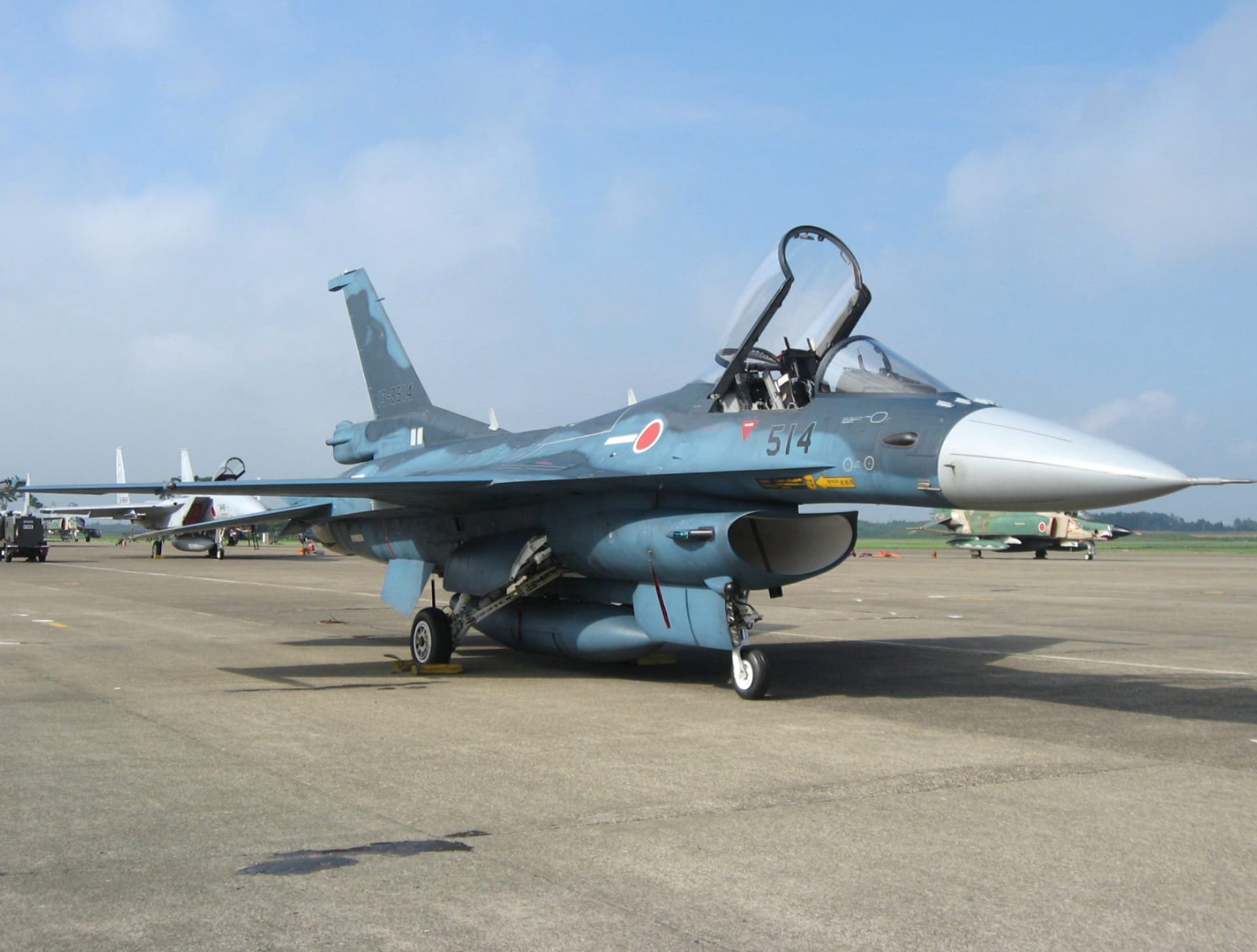 Mitsubishi F-2 at 640 x 1136 iPhone 5 size wallpapers HD quality