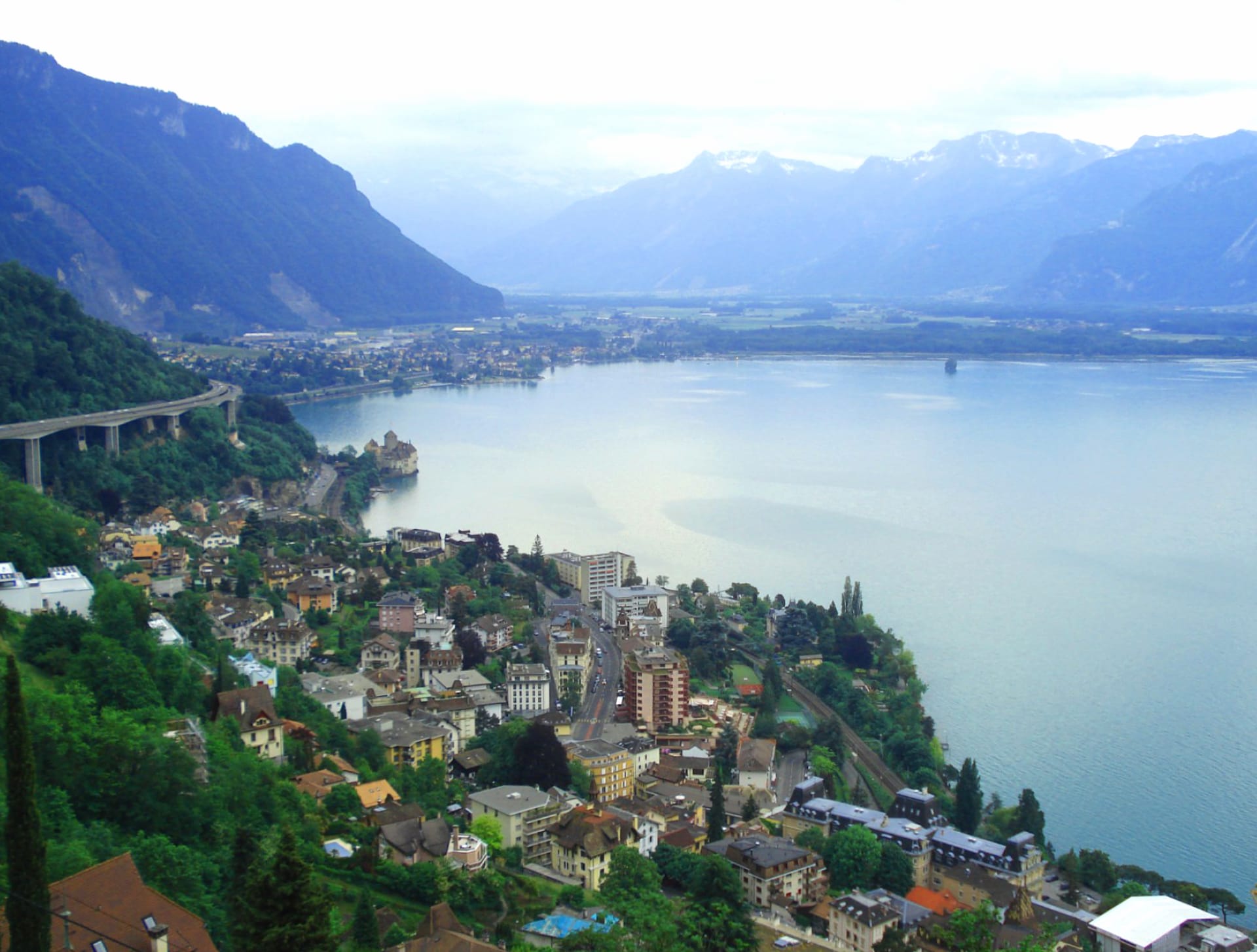 Montreux at 640 x 1136 iPhone 5 size wallpapers HD quality