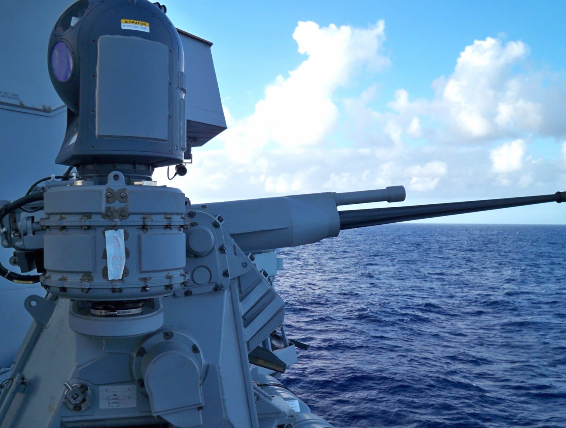 Naval Gun at 1600 x 1200 size wallpapers HD quality