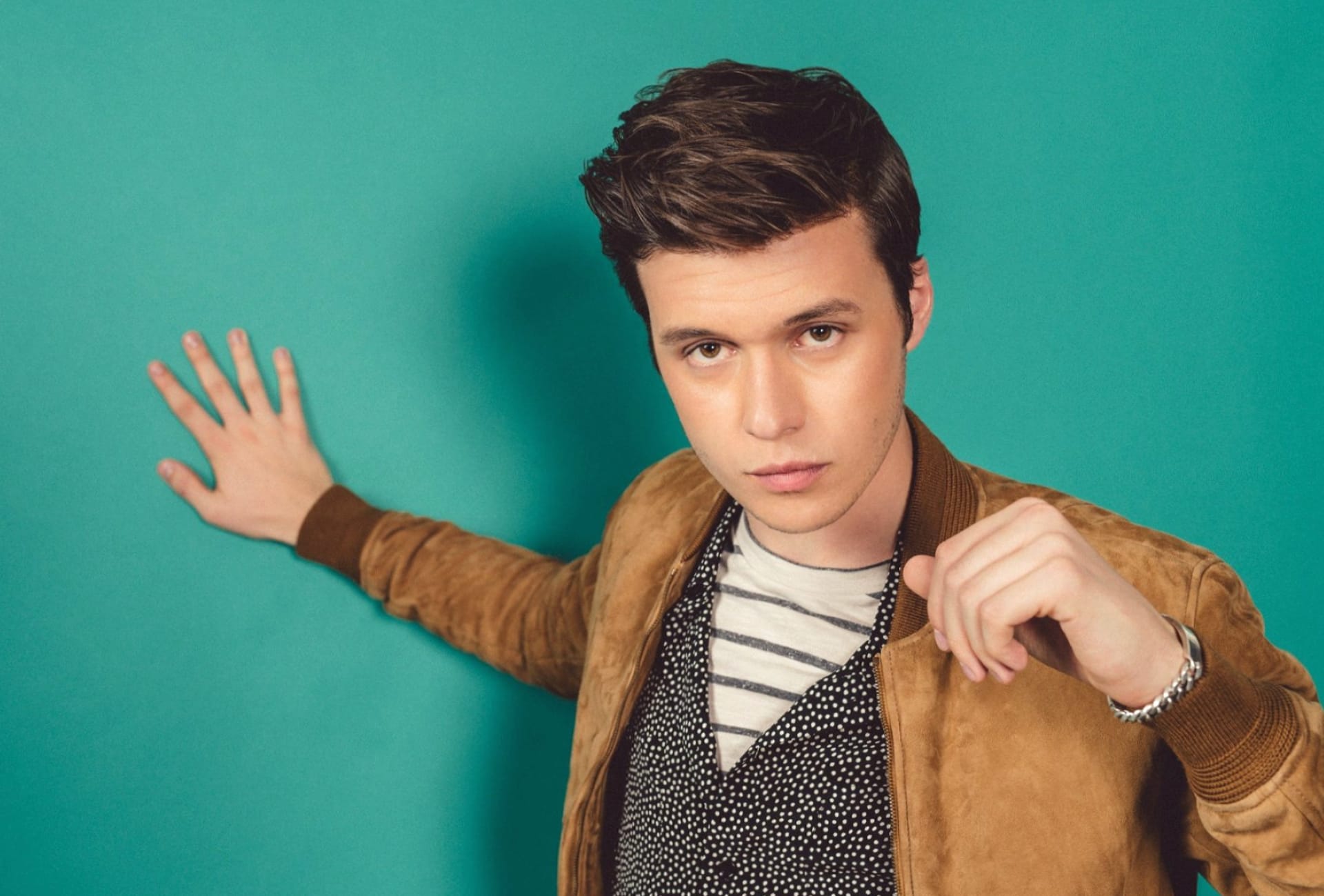 Nick Robinson at 640 x 960 iPhone 4 size wallpapers HD quality