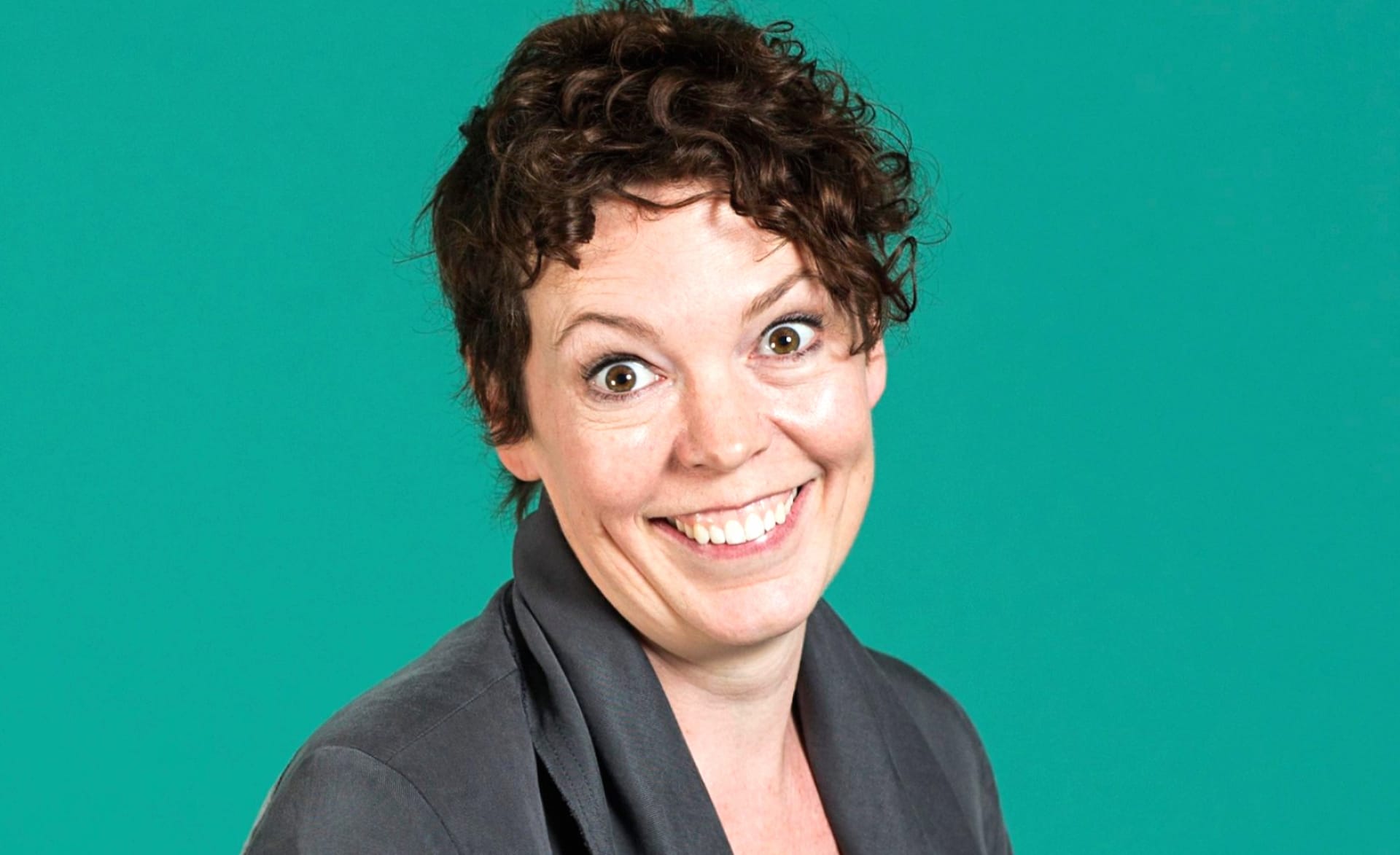 Olivia Colman at 320 x 480 iPhone size wallpapers HD quality