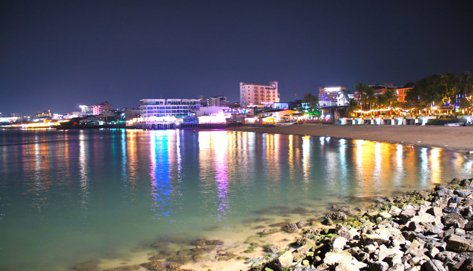 Pattaya City at 1600 x 1200 size wallpapers HD quality