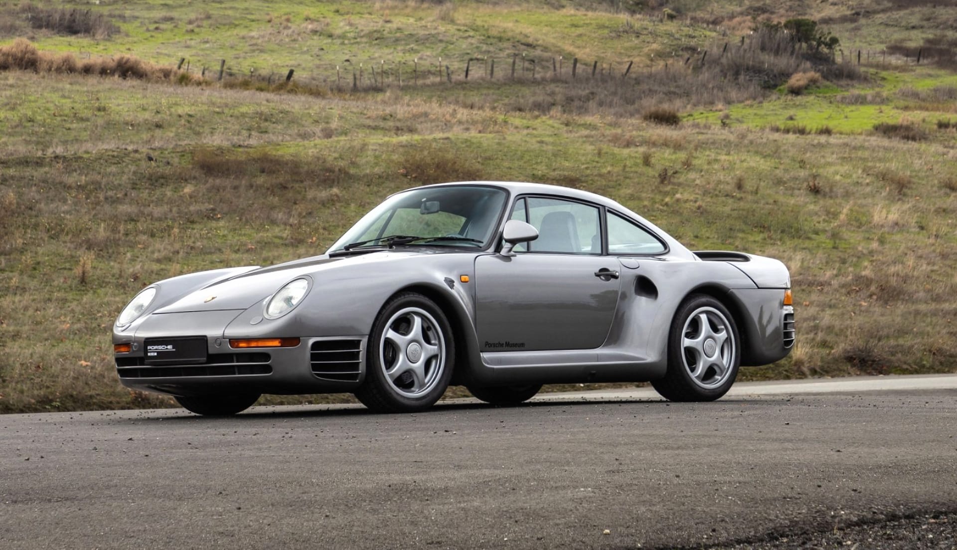 Porsche 959 at 1024 x 1024 iPad size wallpapers HD quality