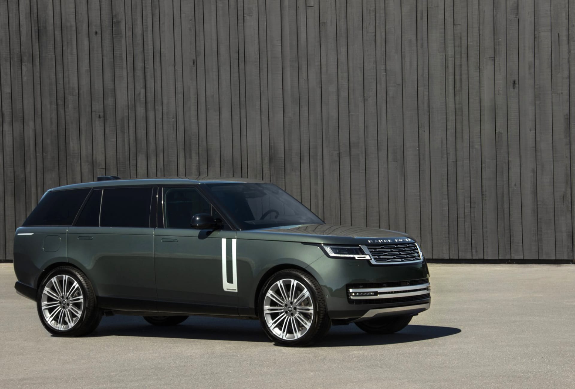 Range Rover P400 LWB at 1152 x 864 size wallpapers HD quality