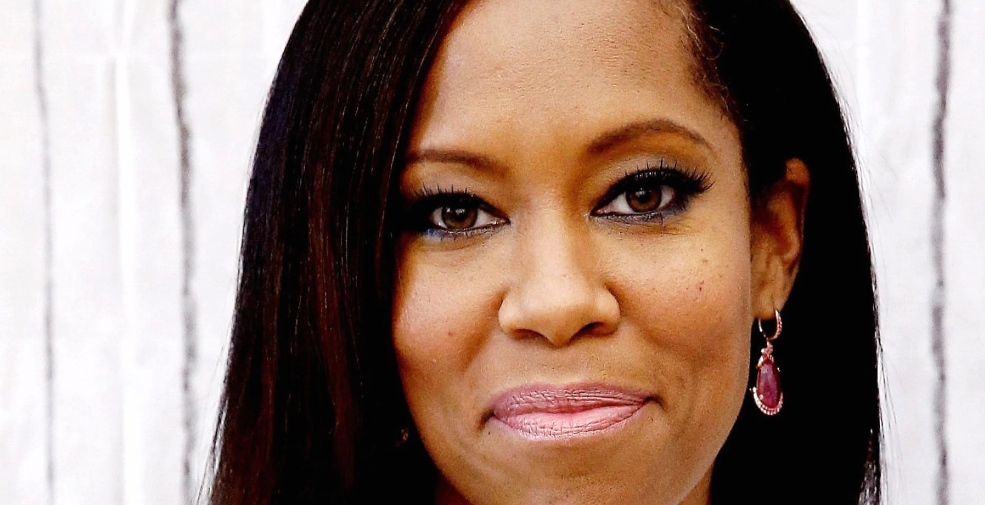 Regina King at 640 x 960 iPhone 4 size wallpapers HD quality