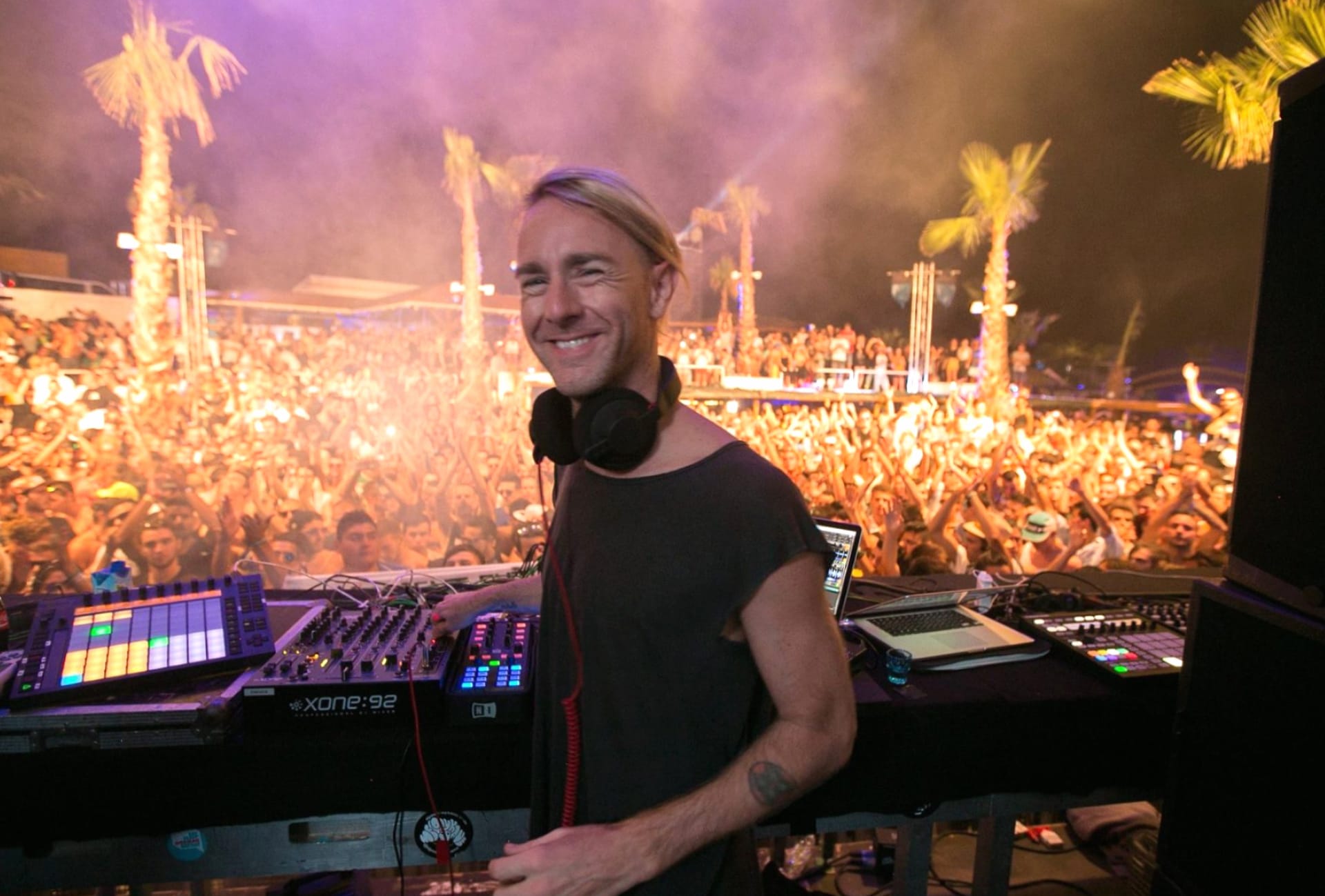 Richie Hawtin at 640 x 960 iPhone 4 size wallpapers HD quality