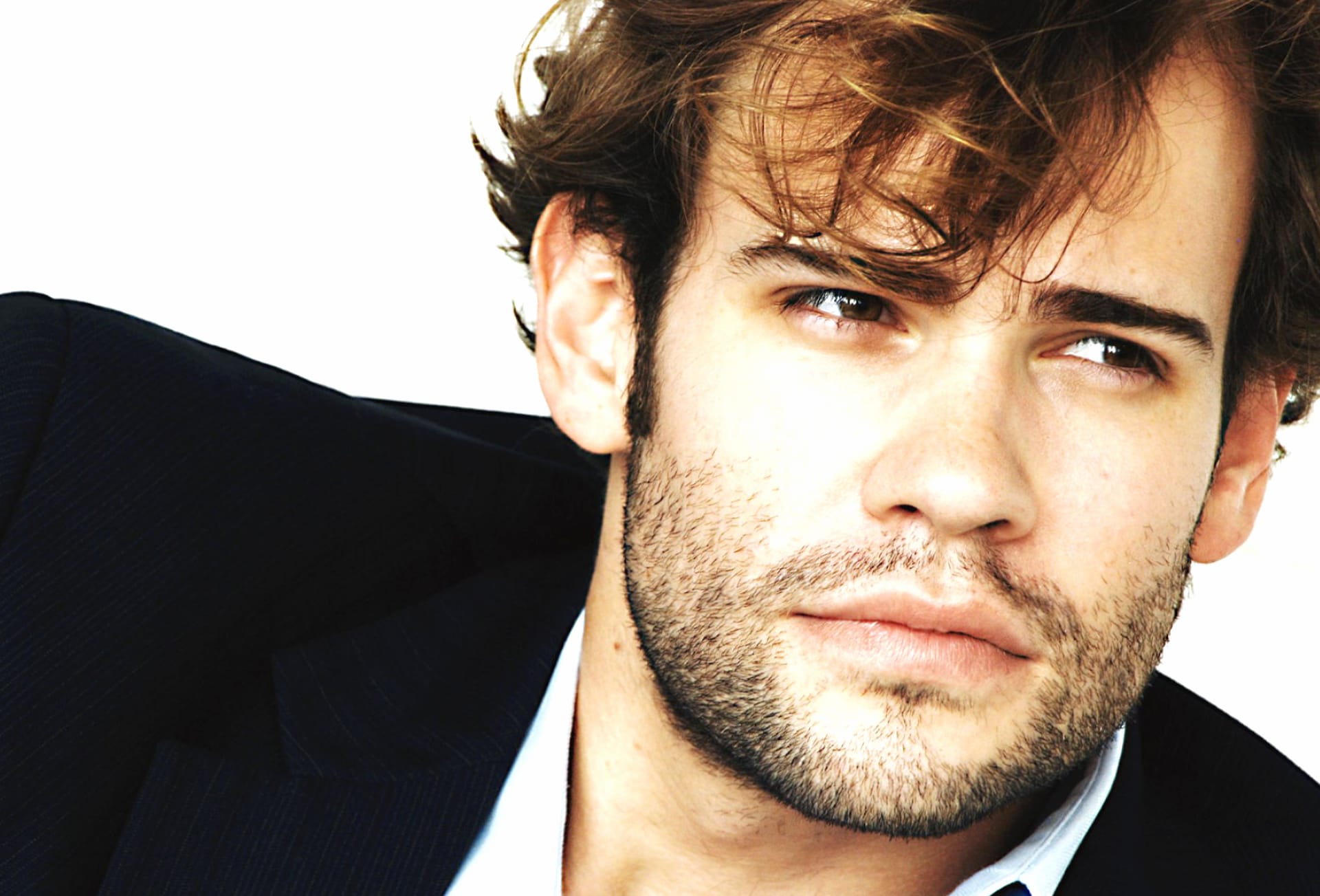 Rossif Sutherland at 1280 x 960 size wallpapers HD quality