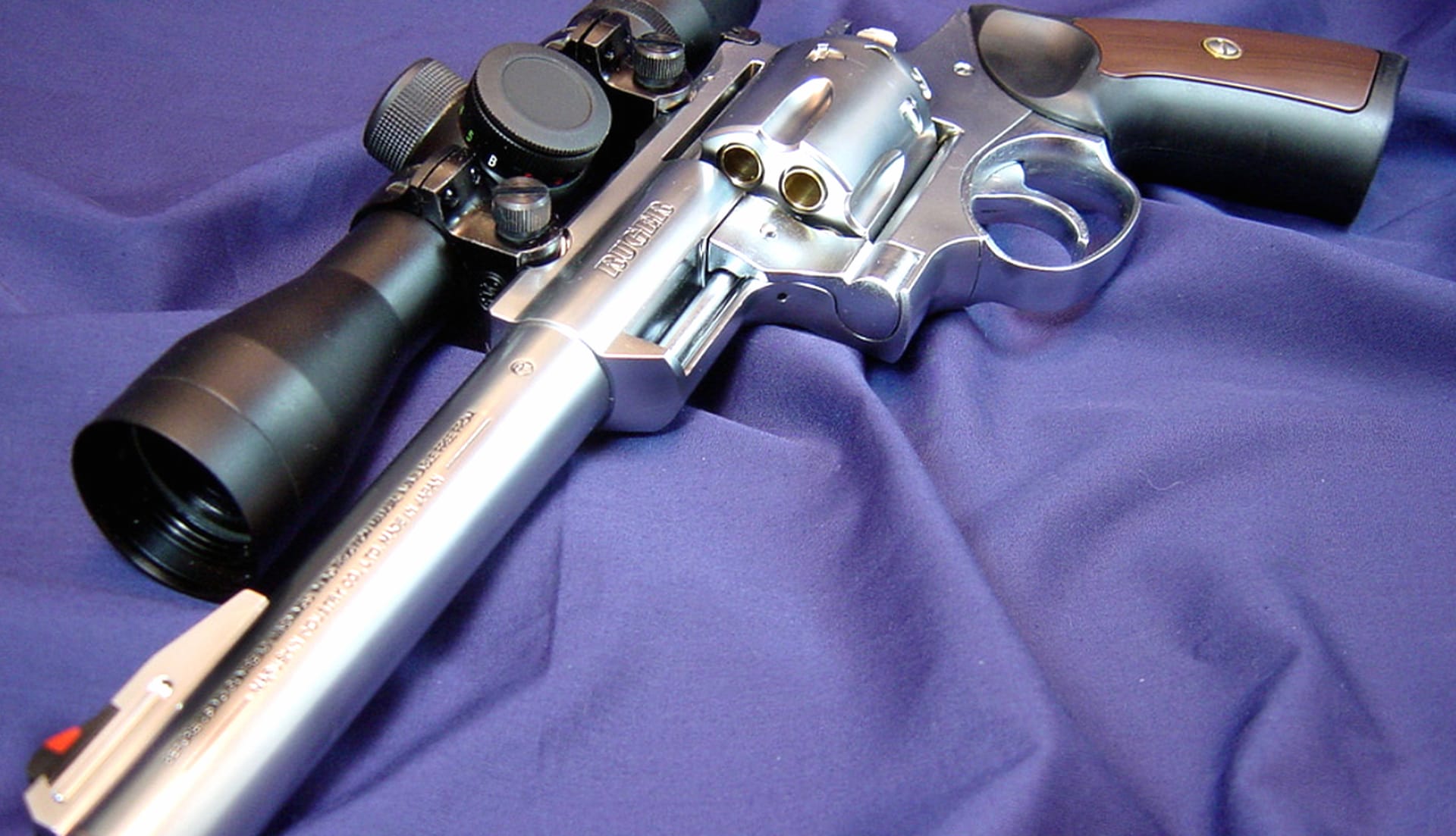 Ruger Revolver at 640 x 960 iPhone 4 size wallpapers HD quality