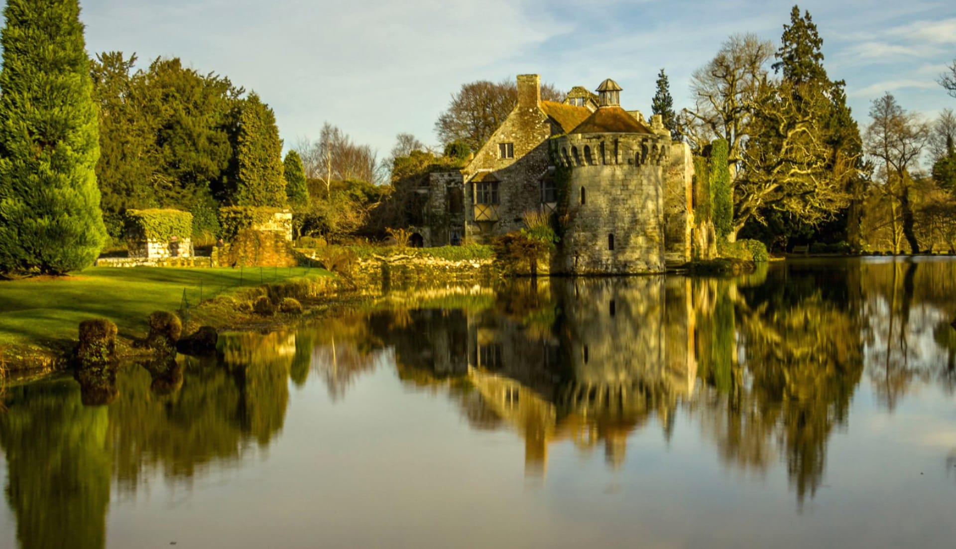 Scotney Castle at 1334 x 750 iPhone 7 size wallpapers HD quality