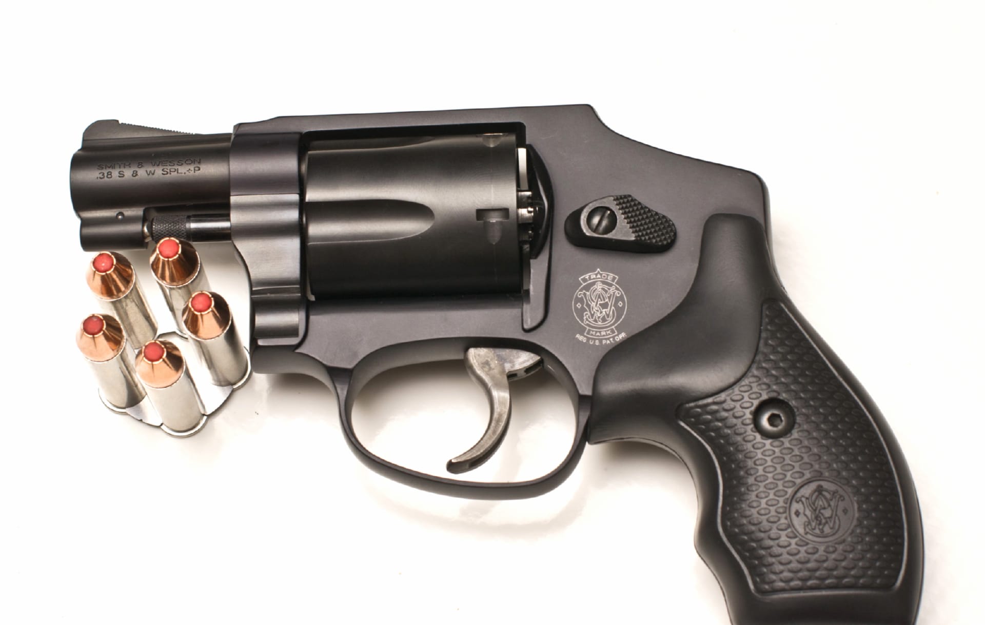 Smith Wesson 38 Special Revolver at 640 x 960 iPhone 4 size wallpapers HD quality
