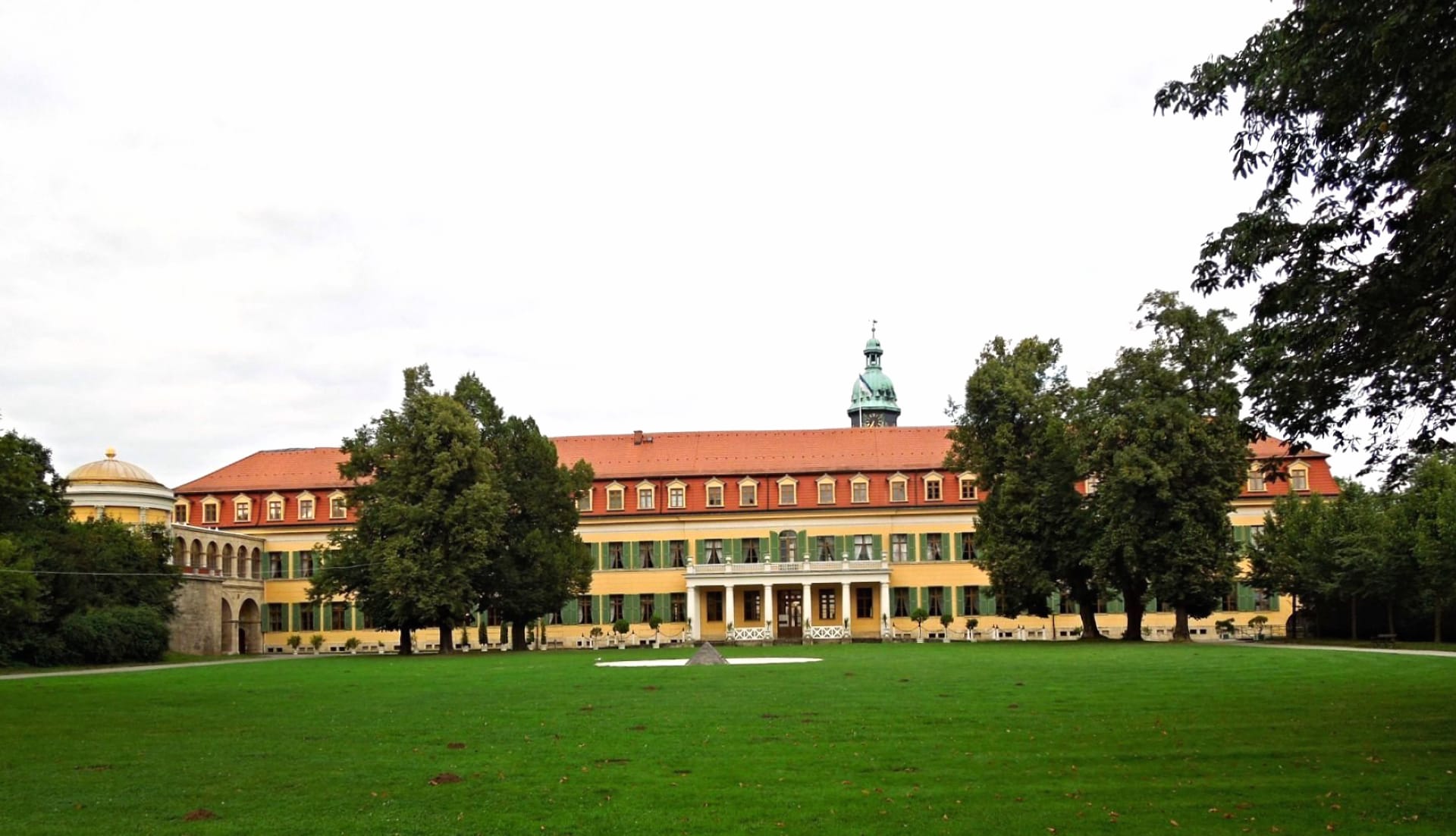Sondershausen Palace at 2048 x 2048 iPad size wallpapers HD quality