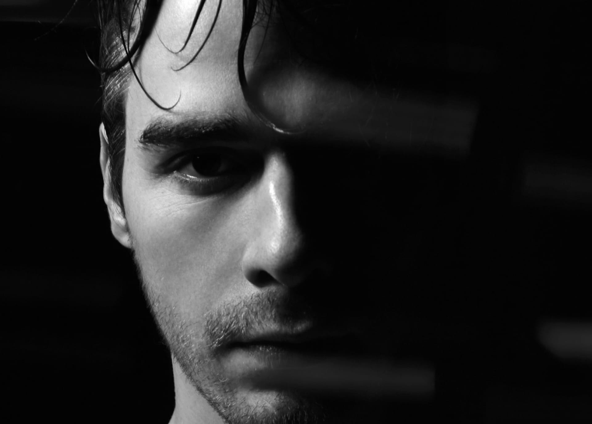 Stimming at 320 x 480 iPhone size wallpapers HD quality