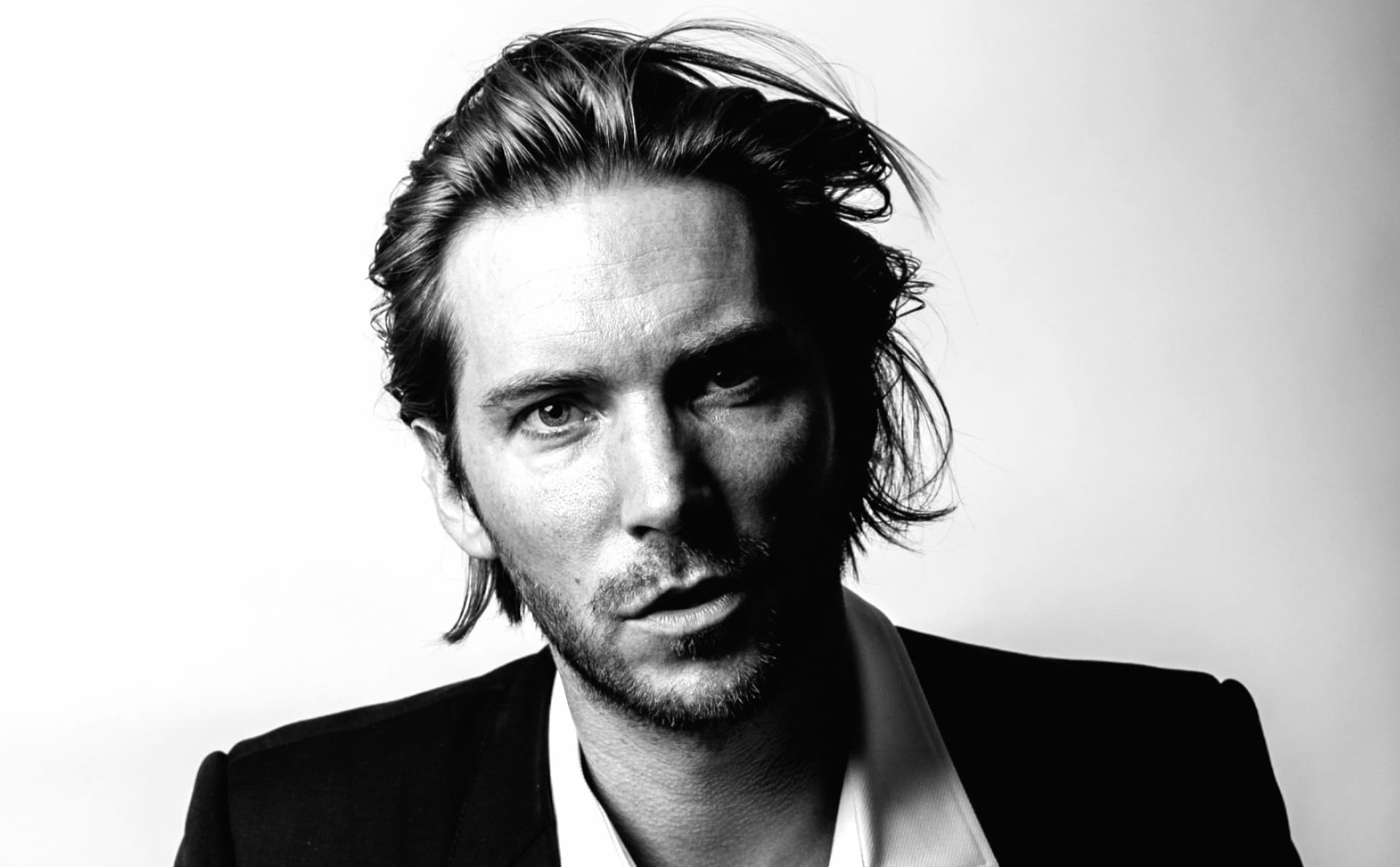 Troy Baker at 640 x 1136 iPhone 5 size wallpapers HD quality