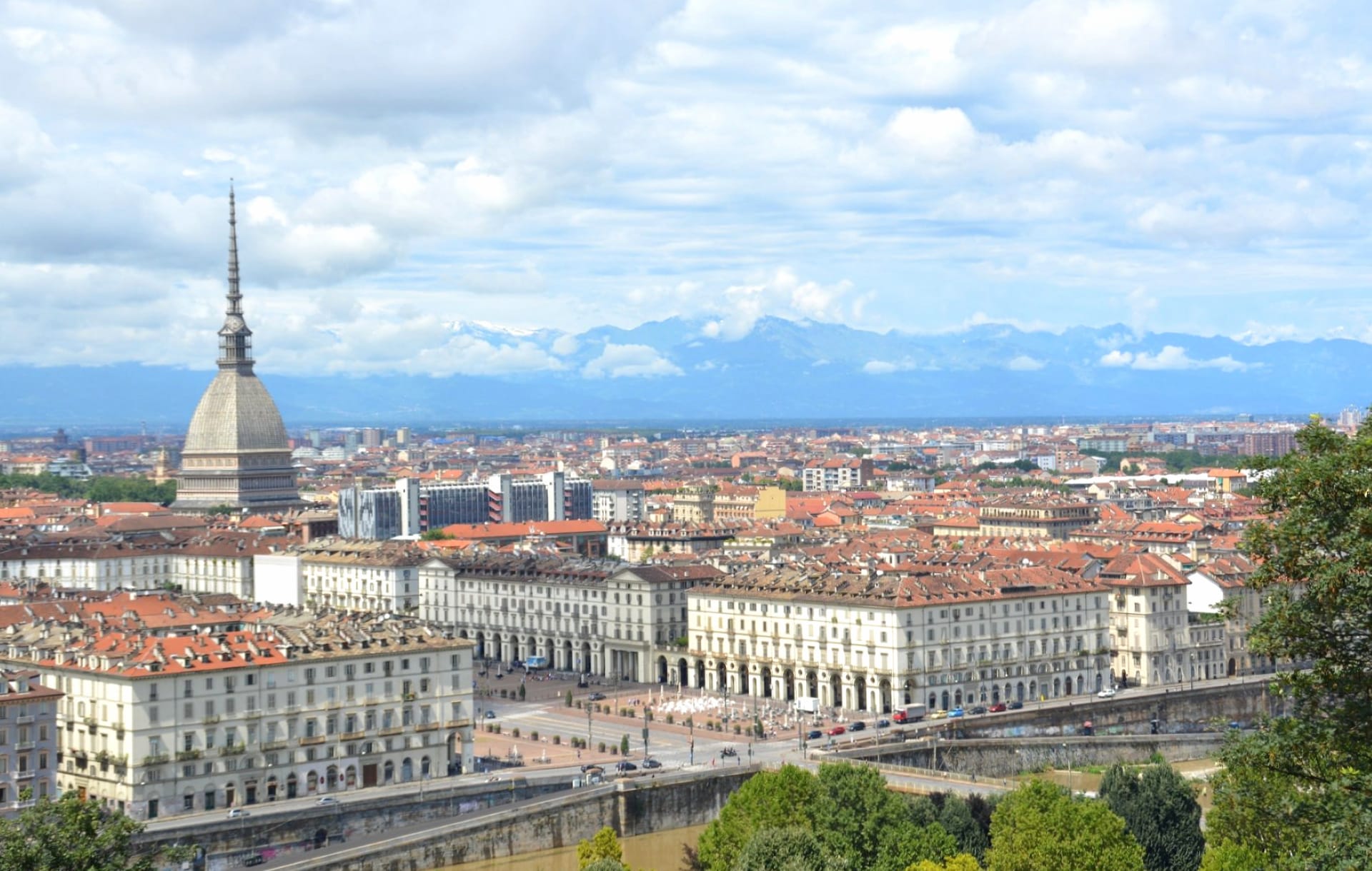 Turin at 750 x 1334 iPhone 6 size wallpapers HD quality