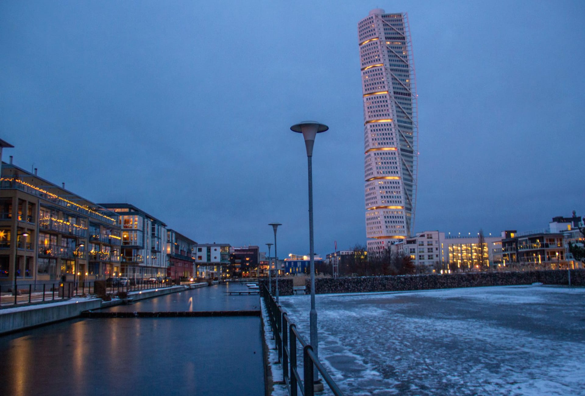 Turning Torso at 1600 x 1200 size wallpapers HD quality
