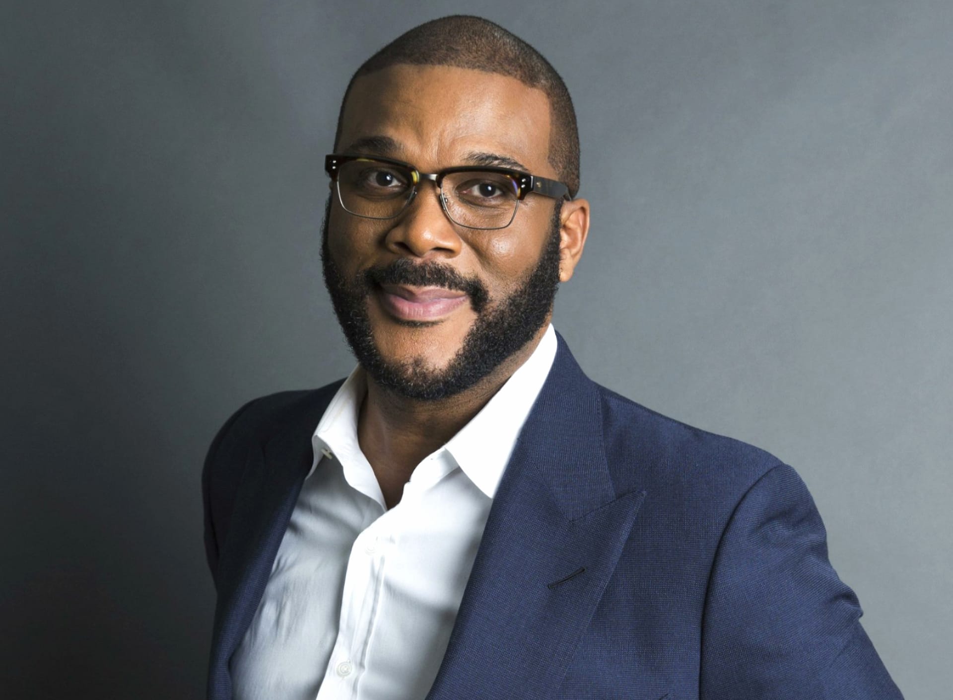 Tyler Perry at 640 x 1136 iPhone 5 size wallpapers HD quality