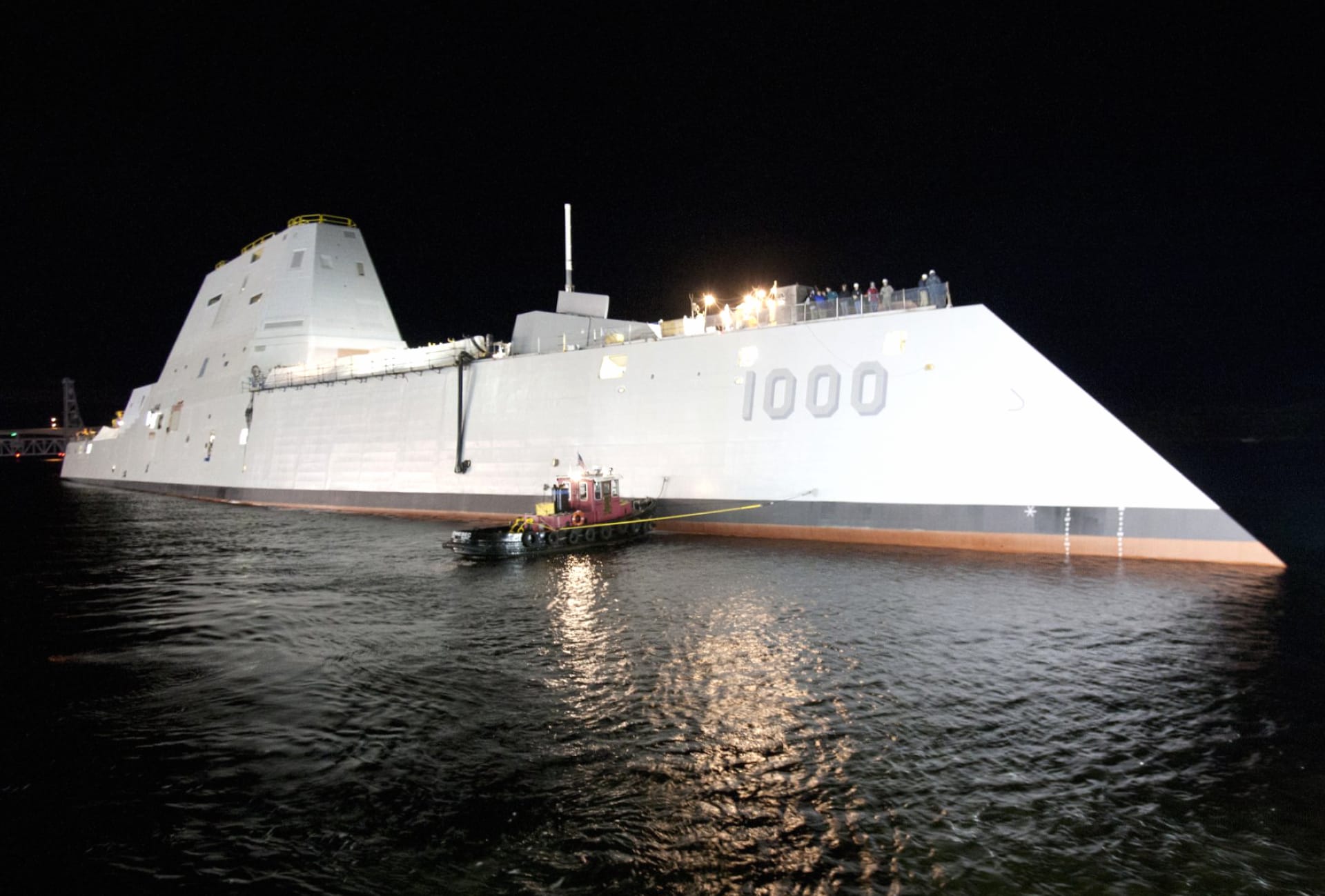 USS Zumwalt (DDG-1000) at 640 x 960 iPhone 4 size wallpapers HD quality