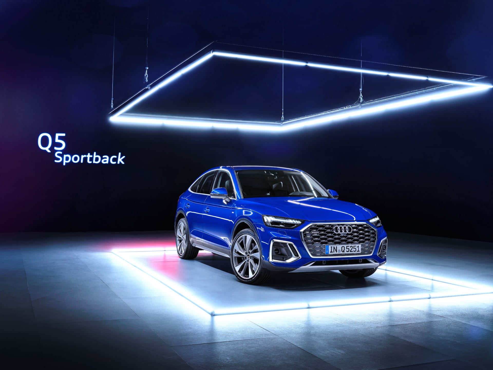 Audi Q5 Sportback 45 TFSI quattro S line at 640 x 960 iPhone 4 size wallpapers HD quality