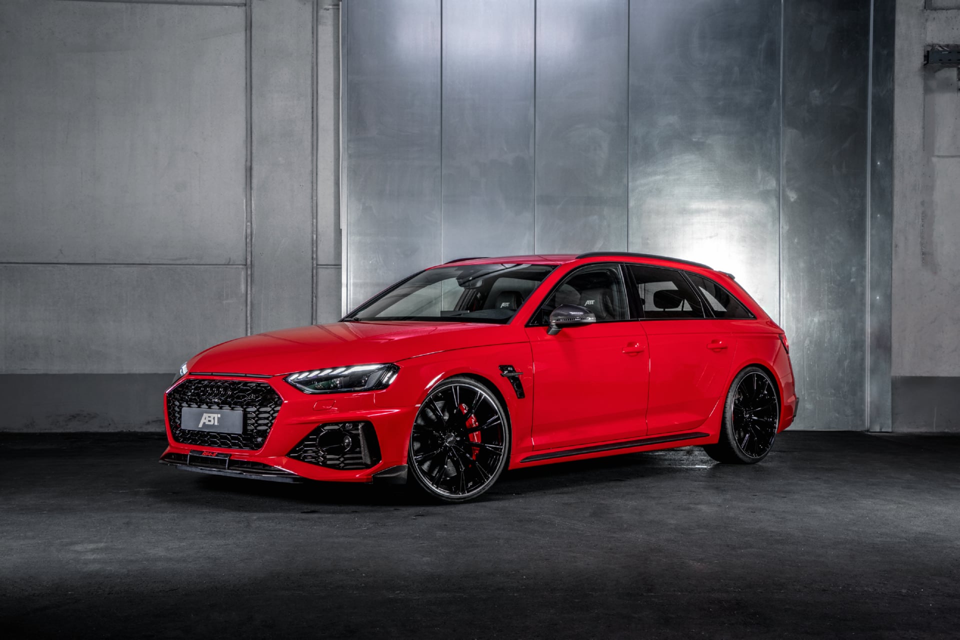 Audi RS 4 Avant at 1024 x 768 size wallpapers HD quality