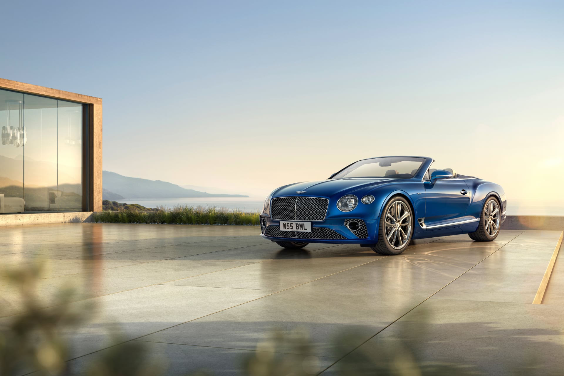 Bentley Continental GT Azure Convertible at 320 x 480 iPhone size wallpapers HD quality
