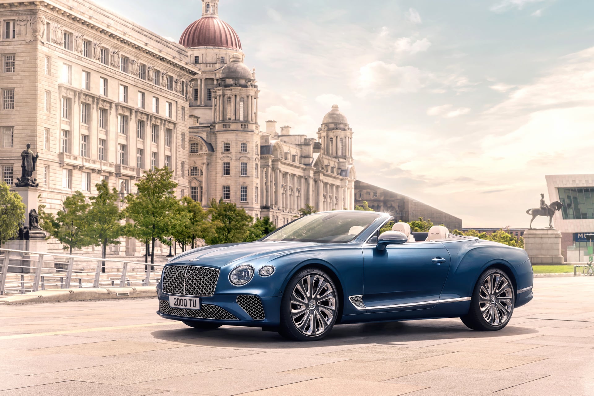 Bentley Continental GT Mulliner Convertible at 1024 x 1024 iPad size wallpapers HD quality