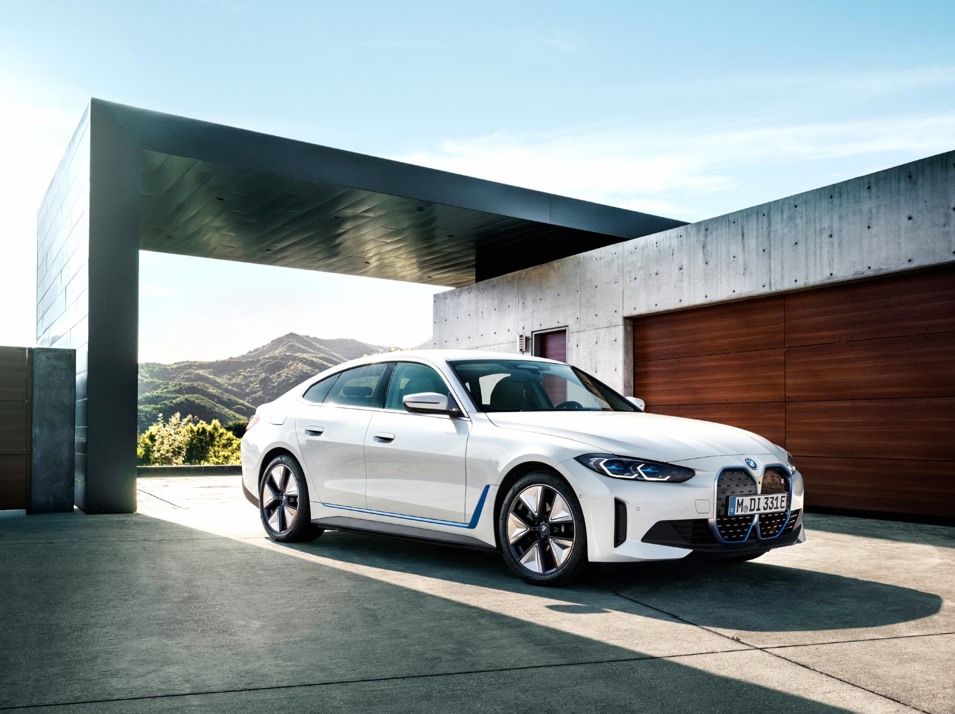 BMW i4 eDrive40 at 1600 x 1200 size wallpapers HD quality