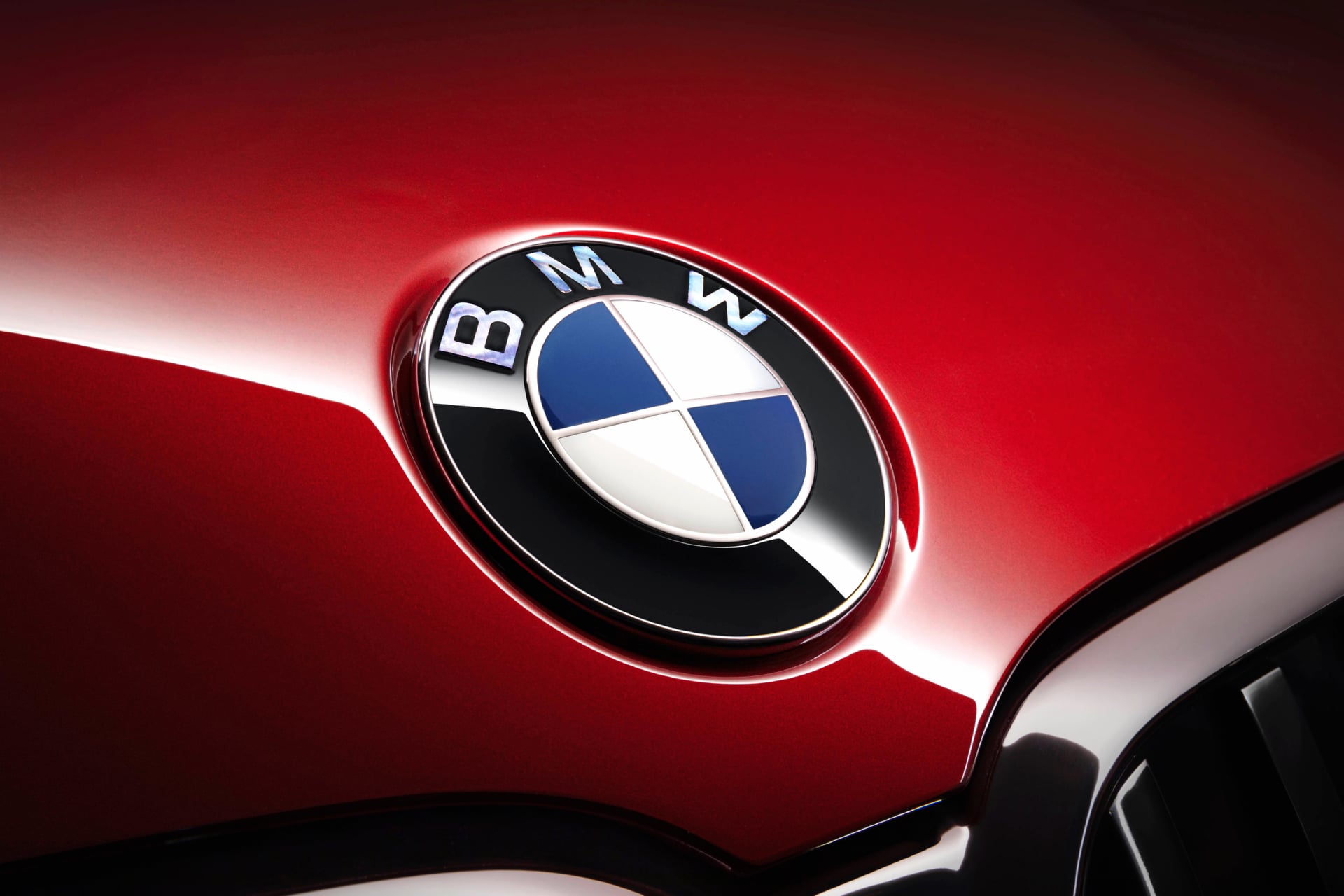 BMW logo at 750 x 1334 iPhone 6 size wallpapers HD quality