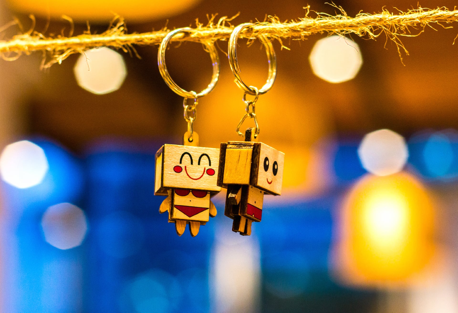 Box Man couple key chain at 1024 x 768 size wallpapers HD quality