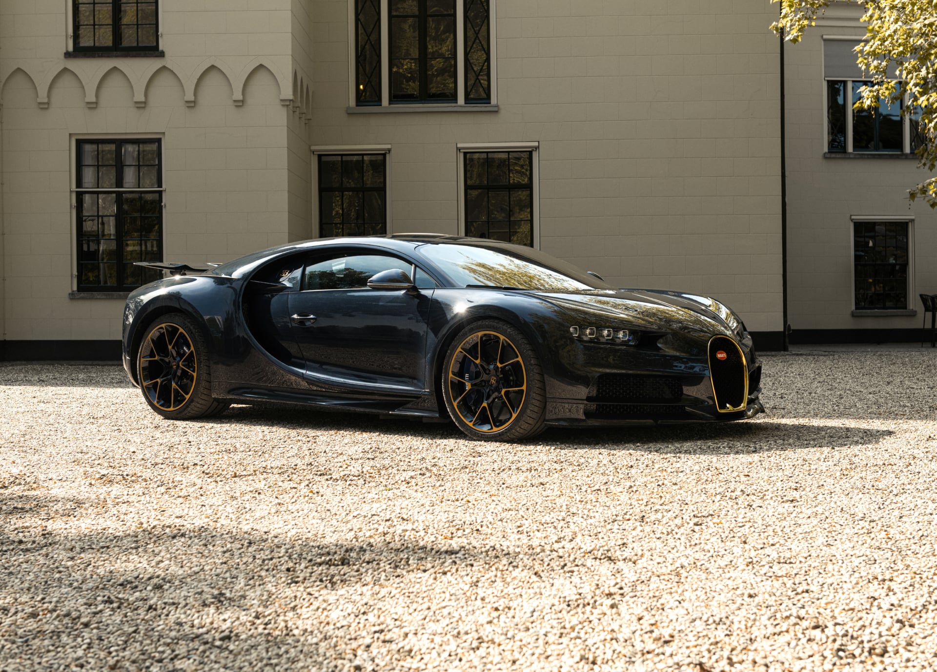 Bugatti Chiron L’Ébé at 1600 x 1200 size wallpapers HD quality