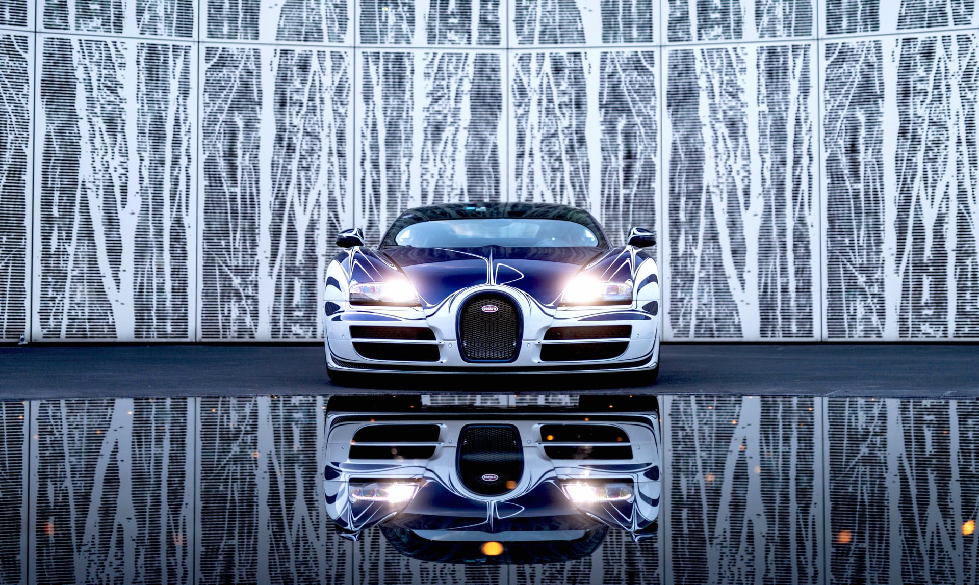 Bugatti Veyron Grand Sport Roadster at 2048 x 2048 iPad size wallpapers HD quality