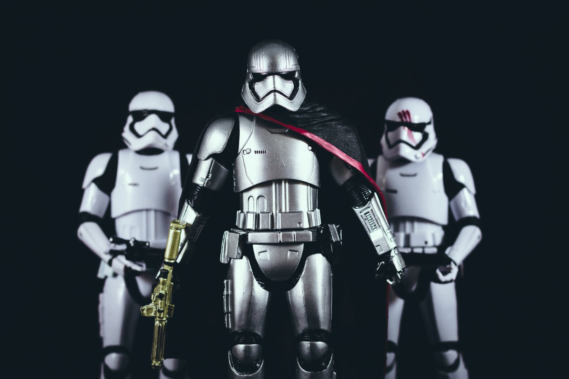 Captain Phasma at 640 x 960 iPhone 4 size wallpapers HD quality