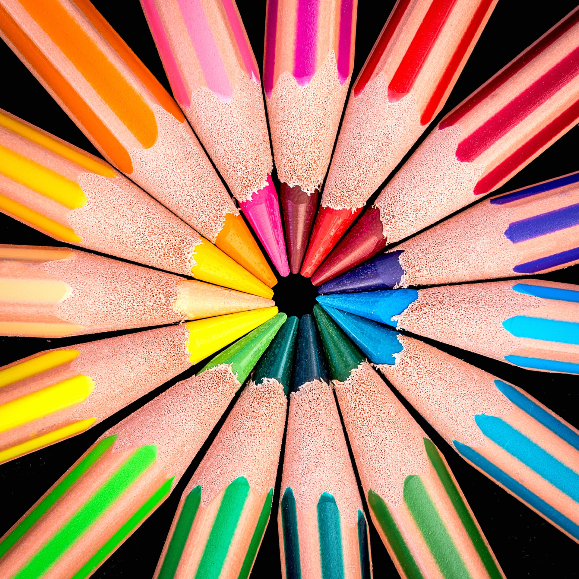 Color pencils at 640 x 960 iPhone 4 size wallpapers HD quality