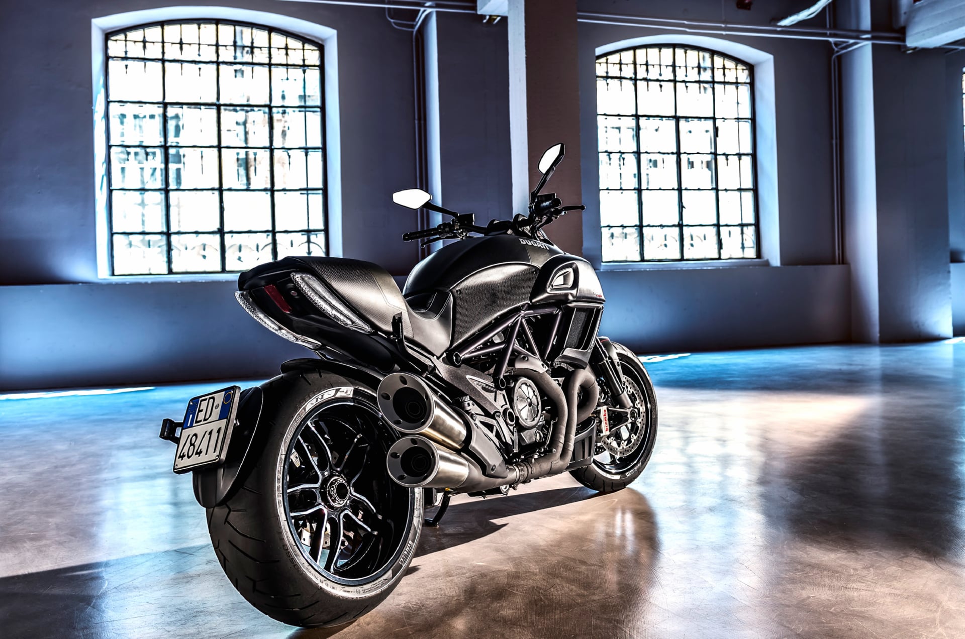 Ducati Diavel Carbon at 640 x 1136 iPhone 5 size wallpapers HD quality