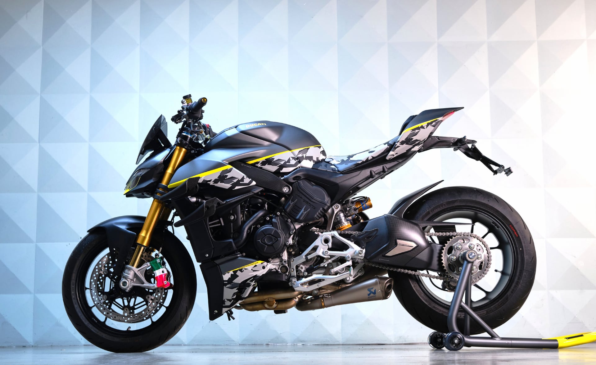 Ducati Unica at 1152 x 864 size wallpapers HD quality