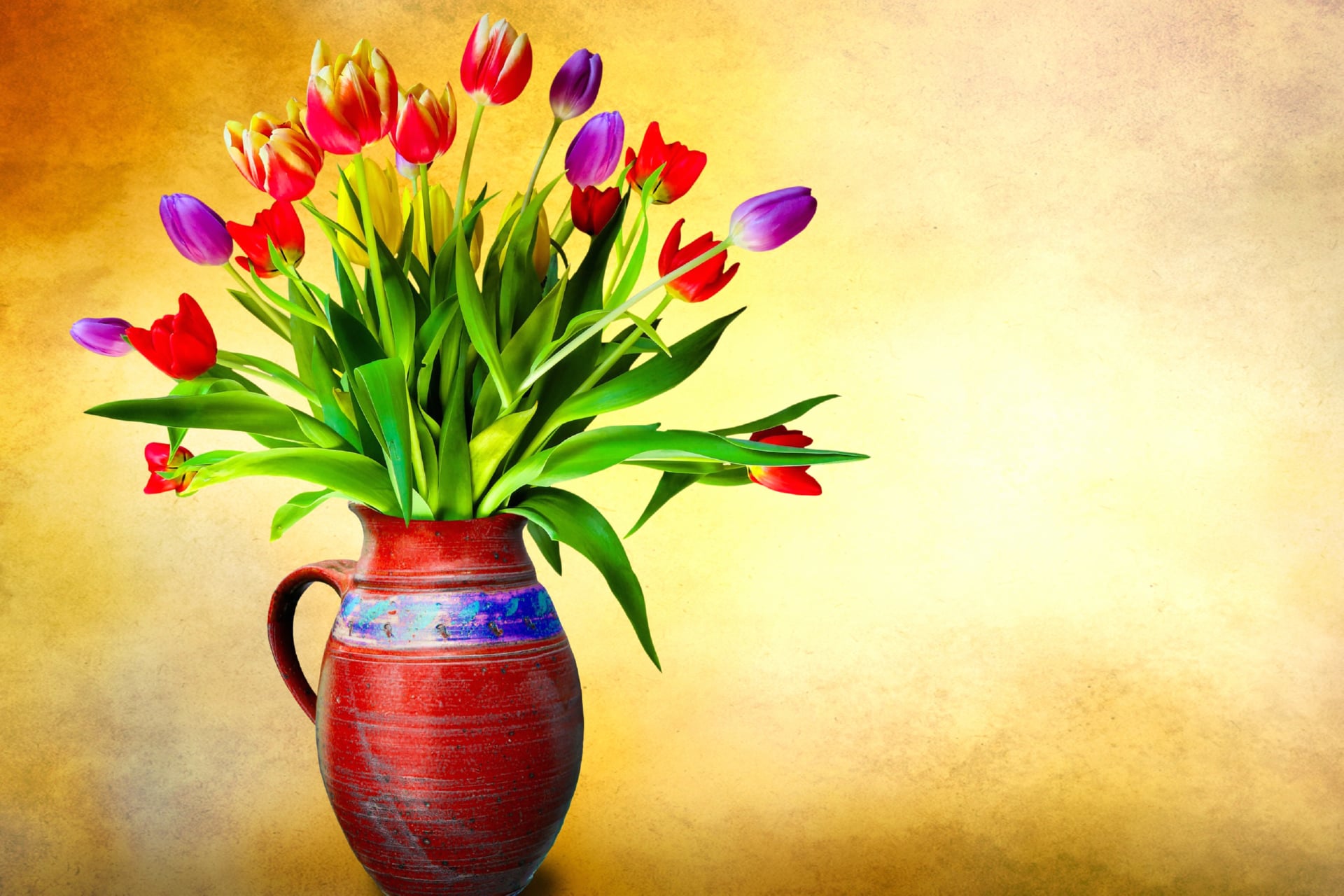 Flower vase at 1600 x 1200 size wallpapers HD quality