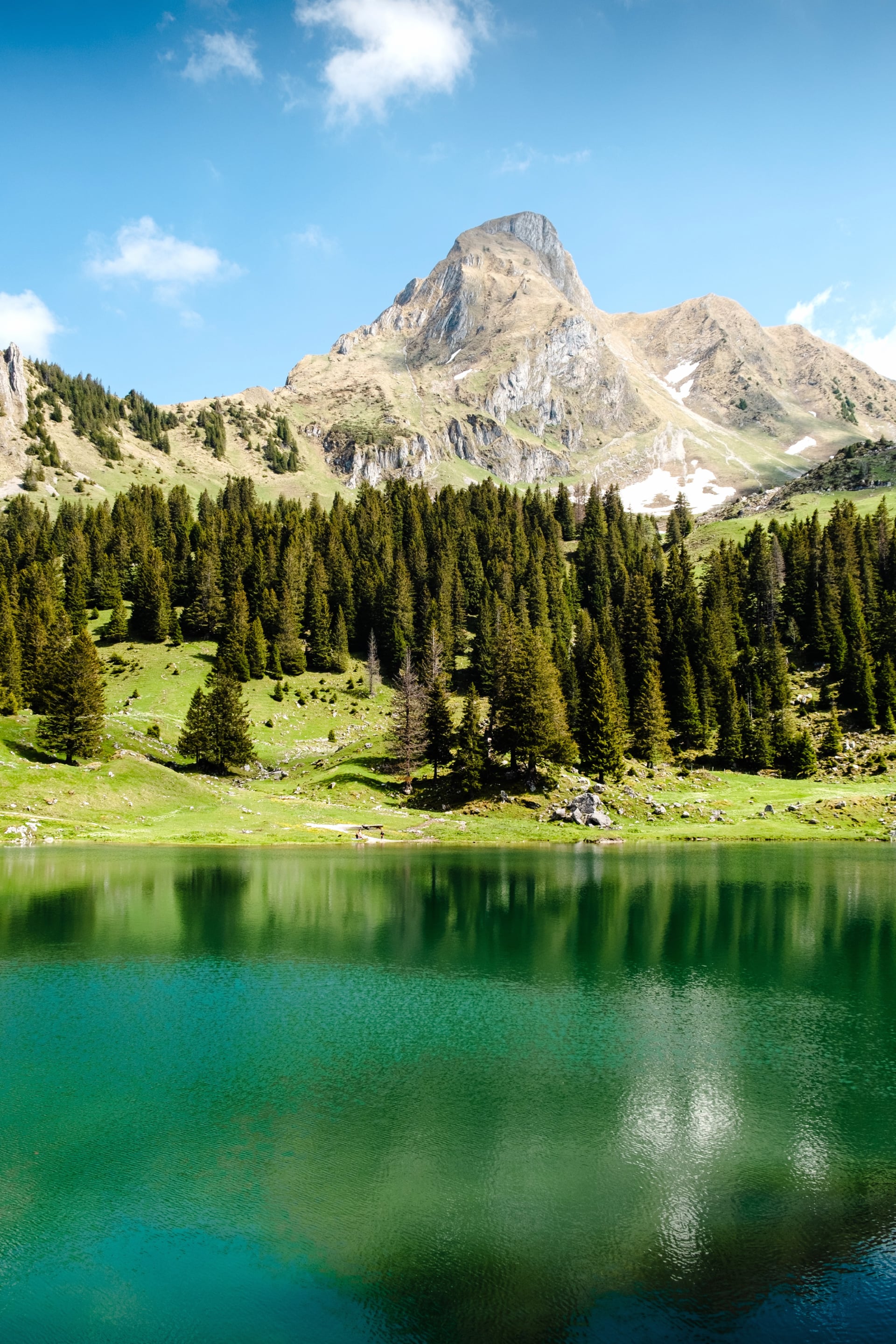 Gantrischseeli lake at 320 x 480 iPhone size wallpapers HD quality