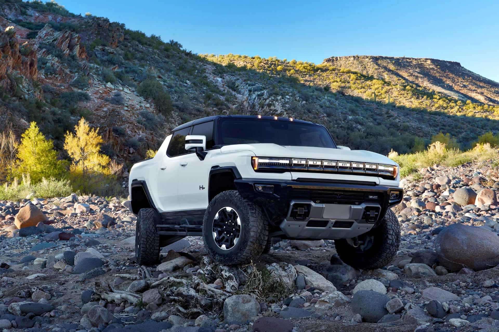 GMC Hummer EV at 640 x 1136 iPhone 5 size wallpapers HD quality