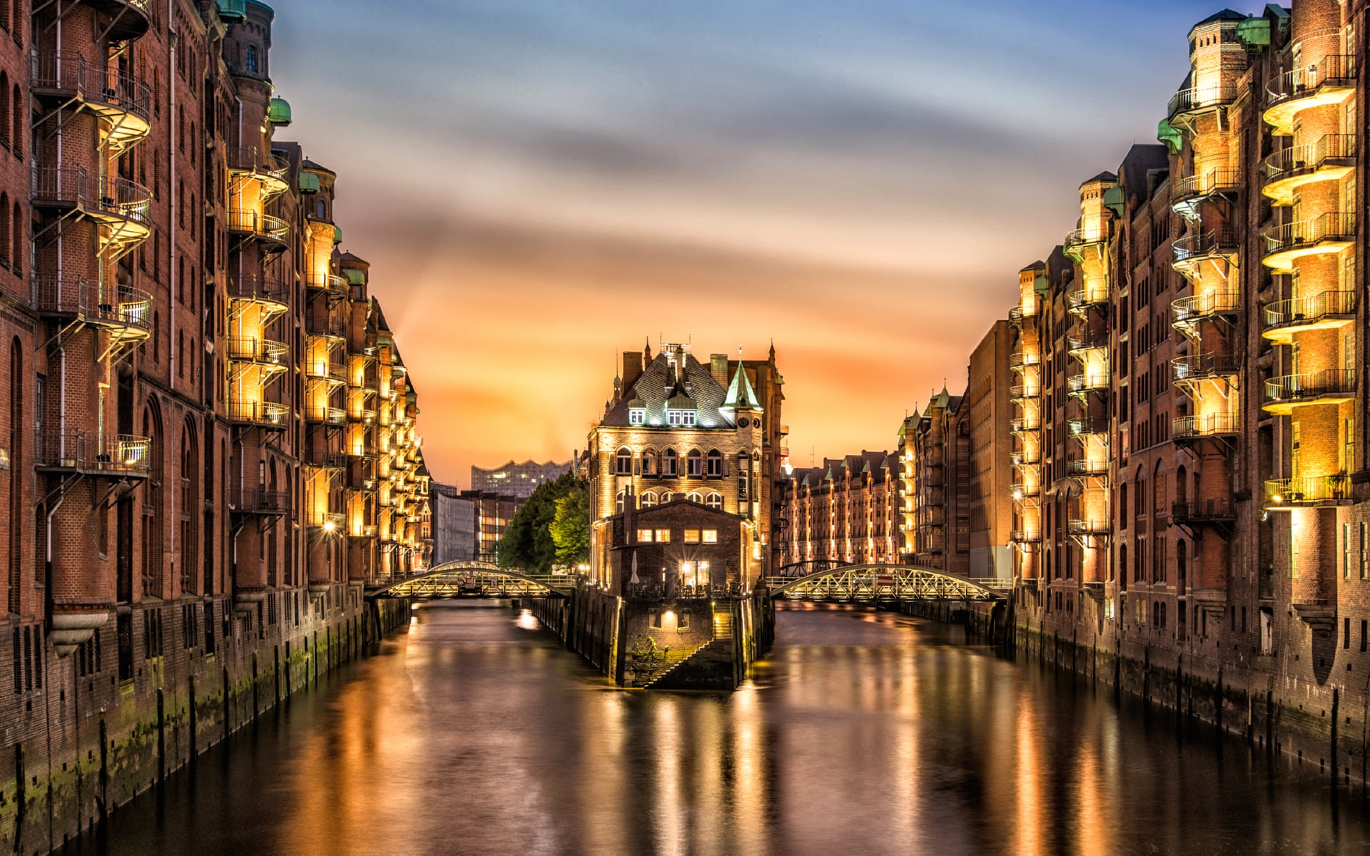 Hamburg architecture at 750 x 1334 iPhone 6 size wallpapers HD quality
