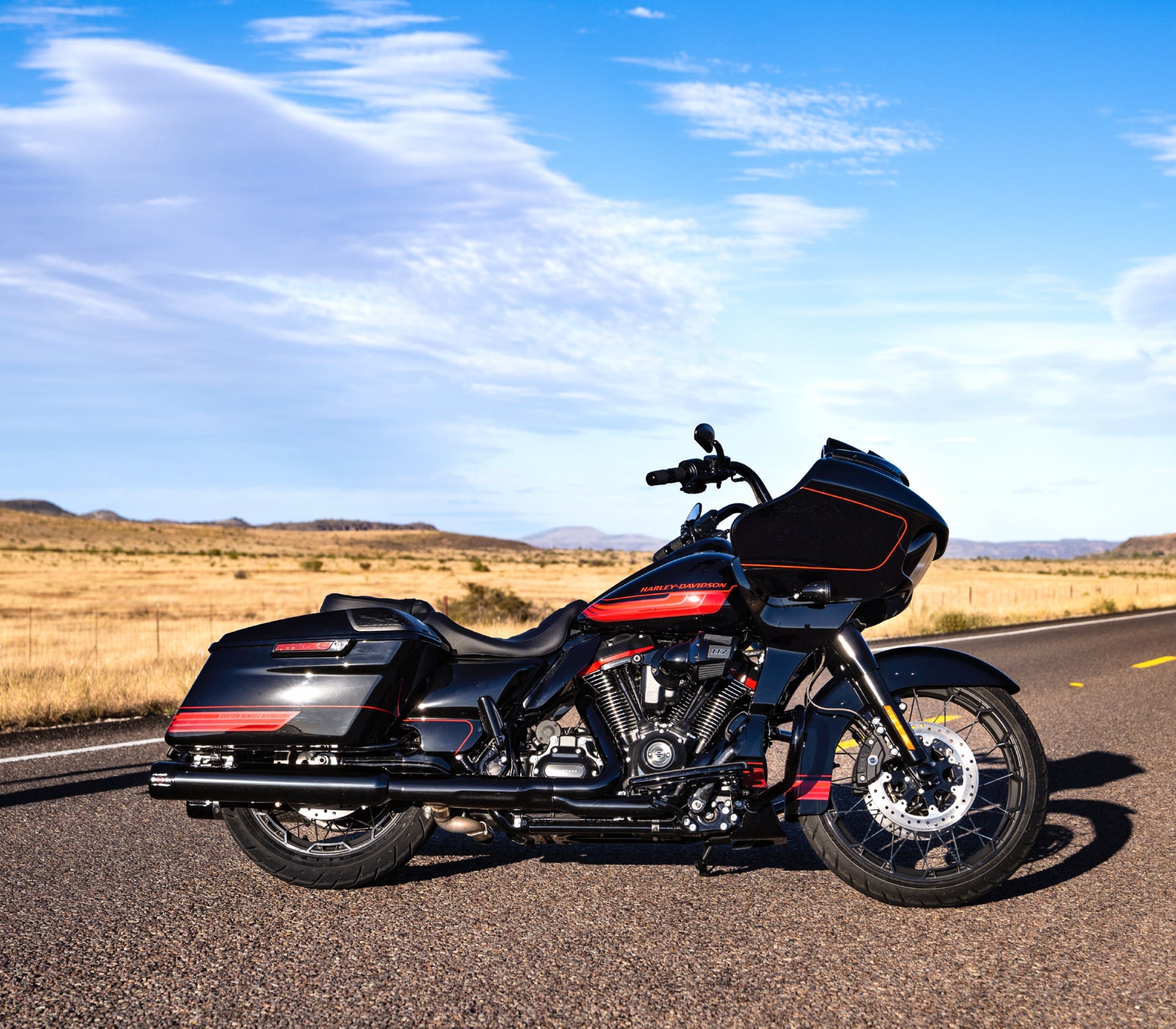 Harley-Davidson CVO at 1600 x 1200 size wallpapers HD quality