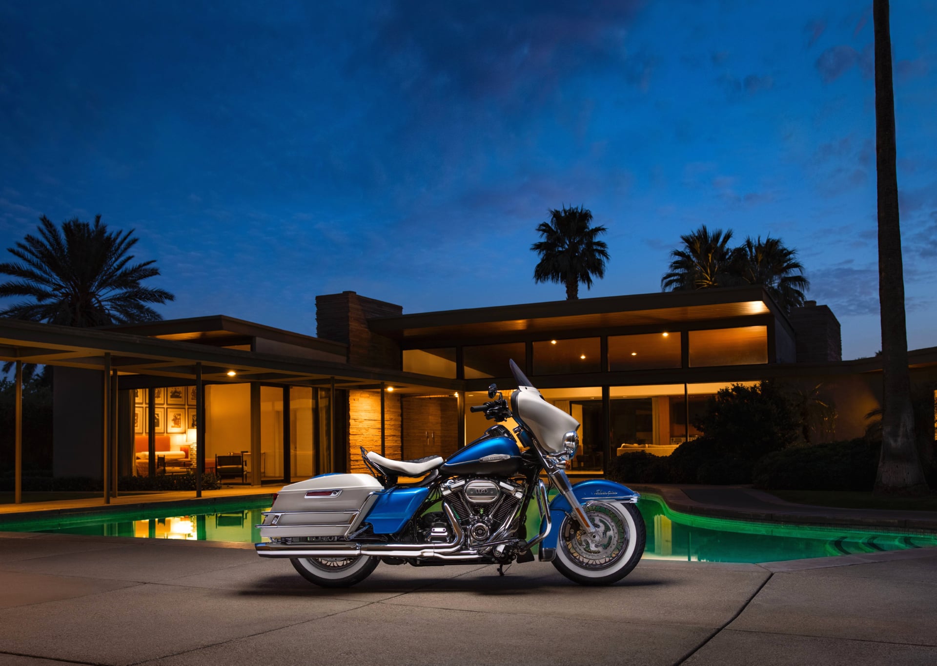 Harley-Davidson Elecra Glide at 1024 x 1024 iPad size wallpapers HD quality
