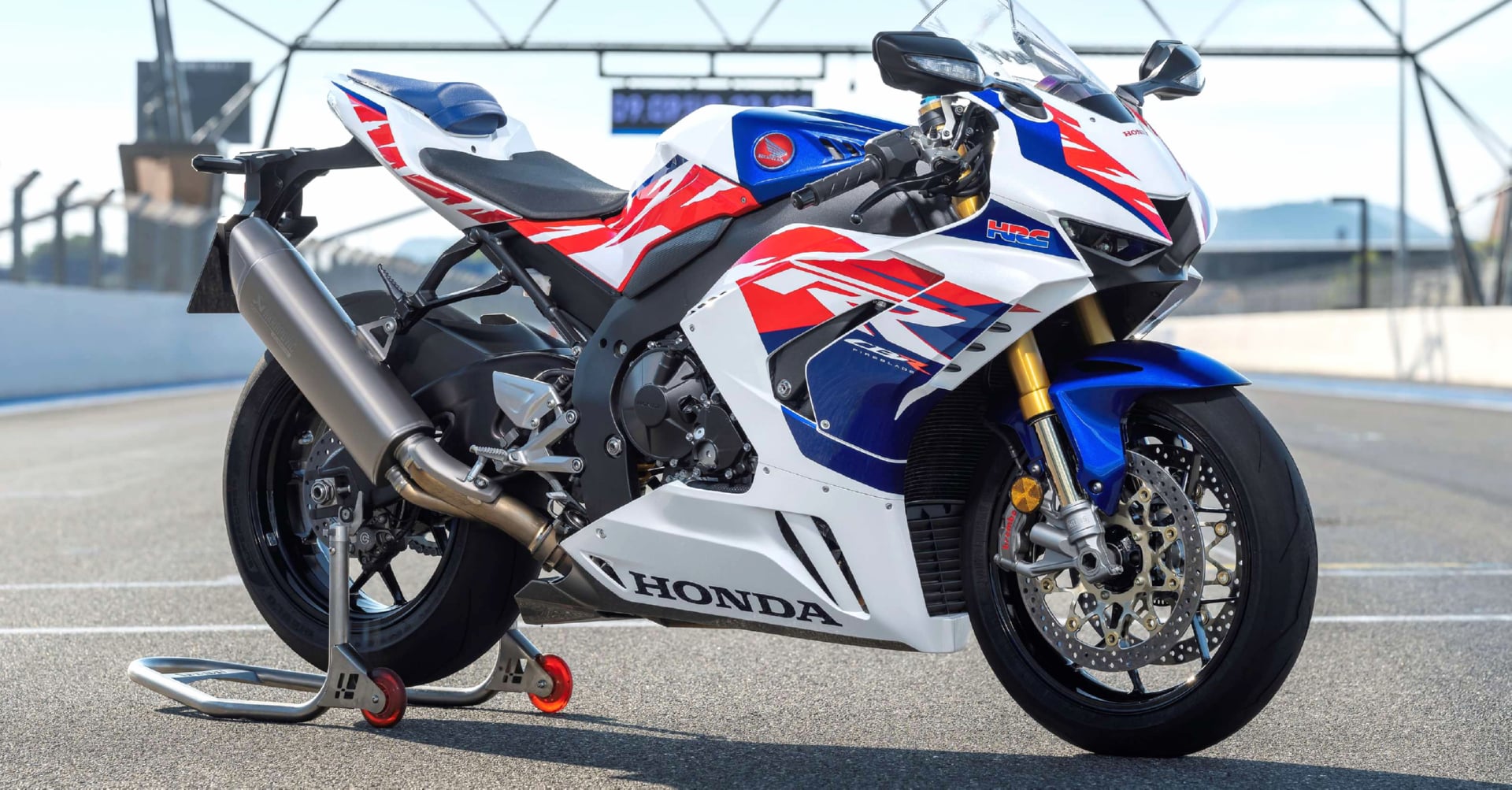 Honda CBR1000RR-R Fireblade SP at 1334 x 750 iPhone 7 size wallpapers HD quality
