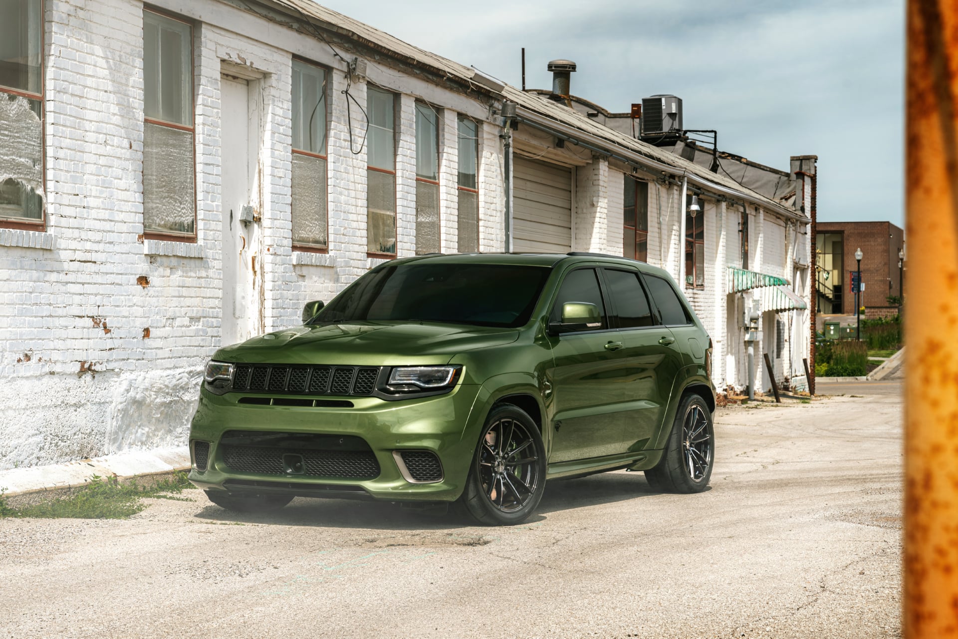 Jeep Grand Cherokee Trackhawk at 640 x 1136 iPhone 5 size wallpapers HD quality