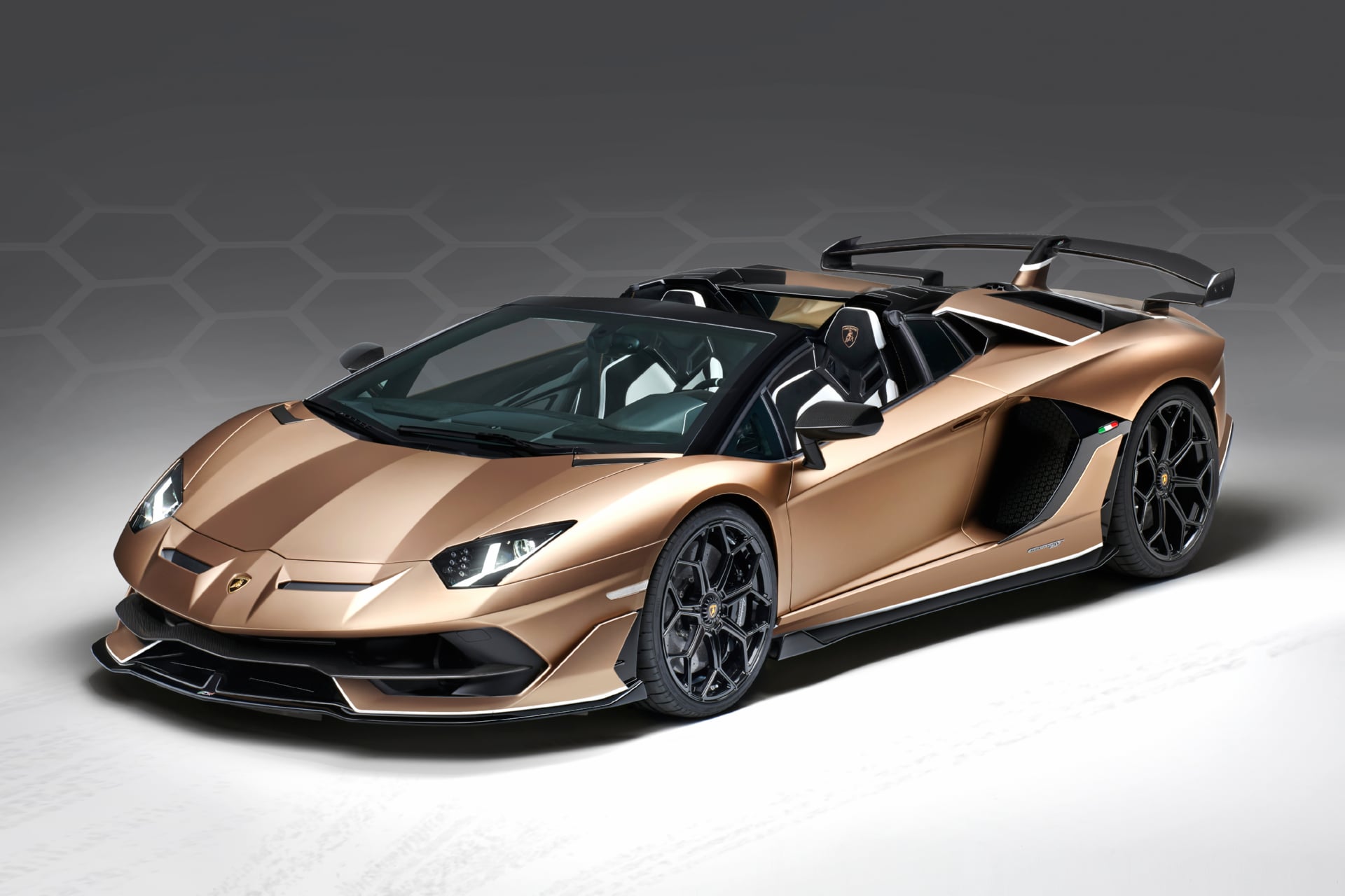 Lamborghini Aventador SVJ Roadster at 640 x 1136 iPhone 5 size wallpapers HD quality