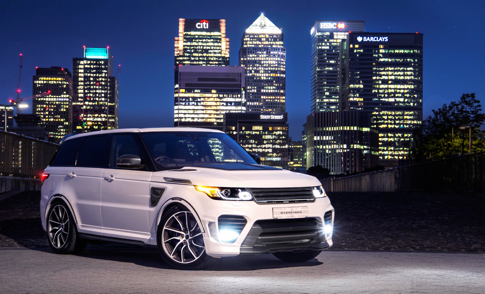 Land Rover Range Rover Sport SVR at 1024 x 1024 iPad size wallpapers HD quality