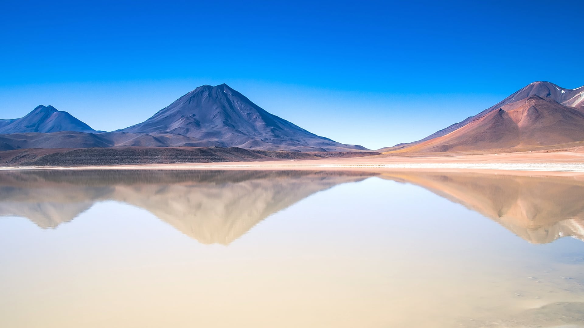 Lascar Volcano at 1024 x 1024 iPad size wallpapers HD quality