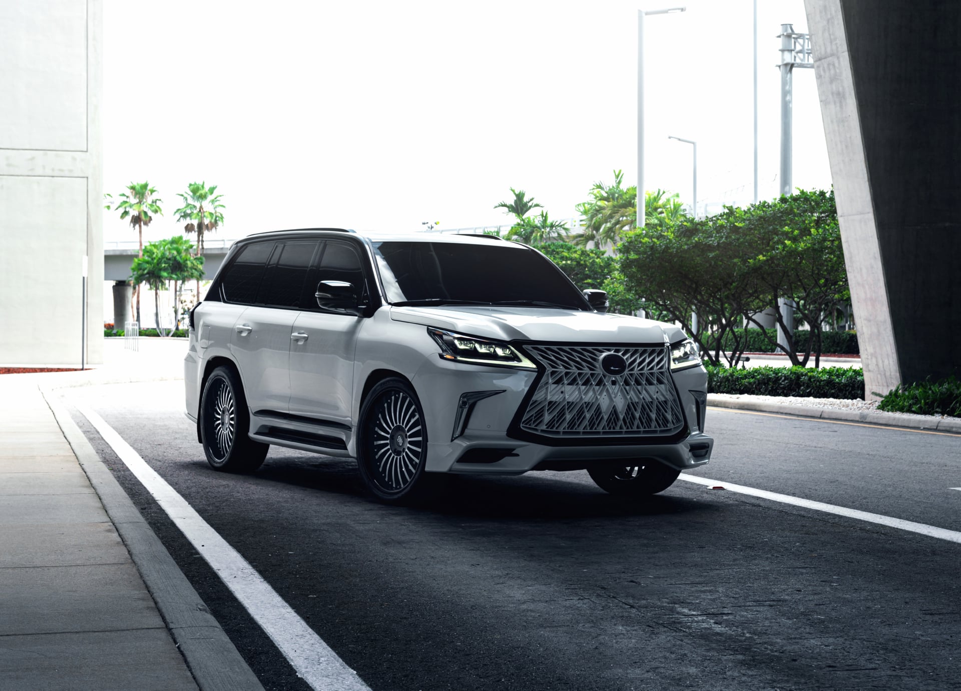 Lexus LX 570 at 640 x 1136 iPhone 5 size wallpapers HD quality