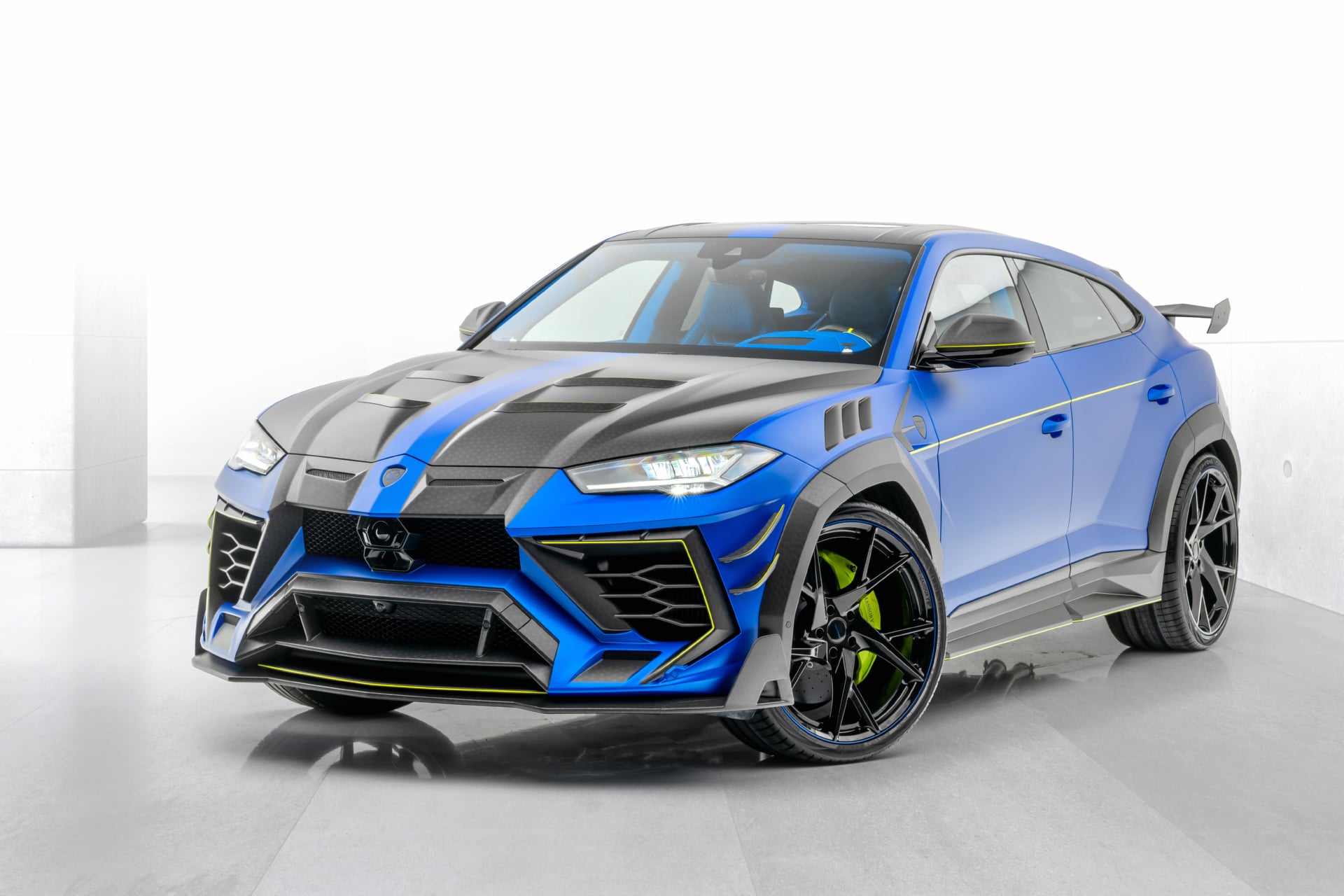 Mansory Lamborghini Urus at 1024 x 1024 iPad size wallpapers HD quality